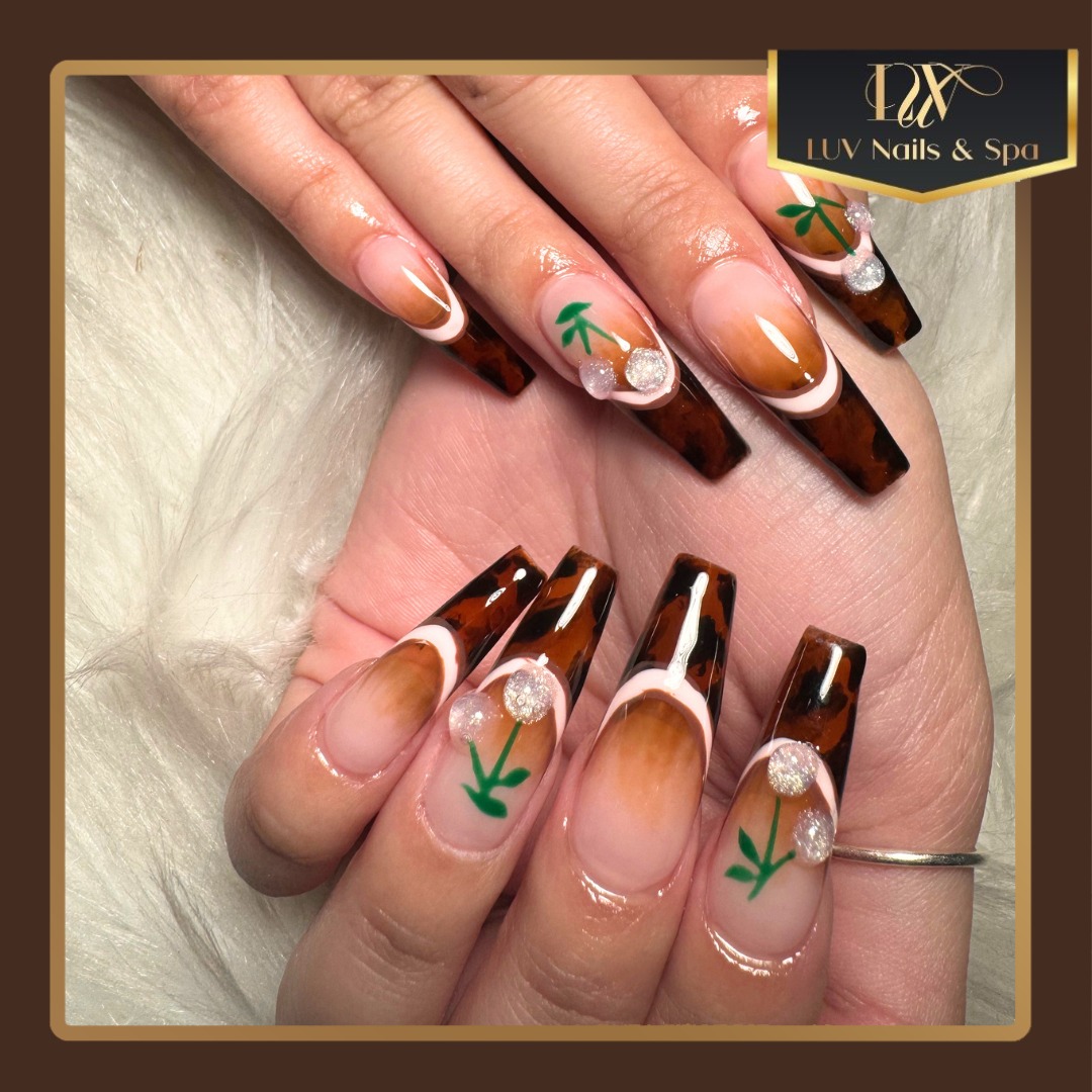 Almond shape nails custom Bellflower