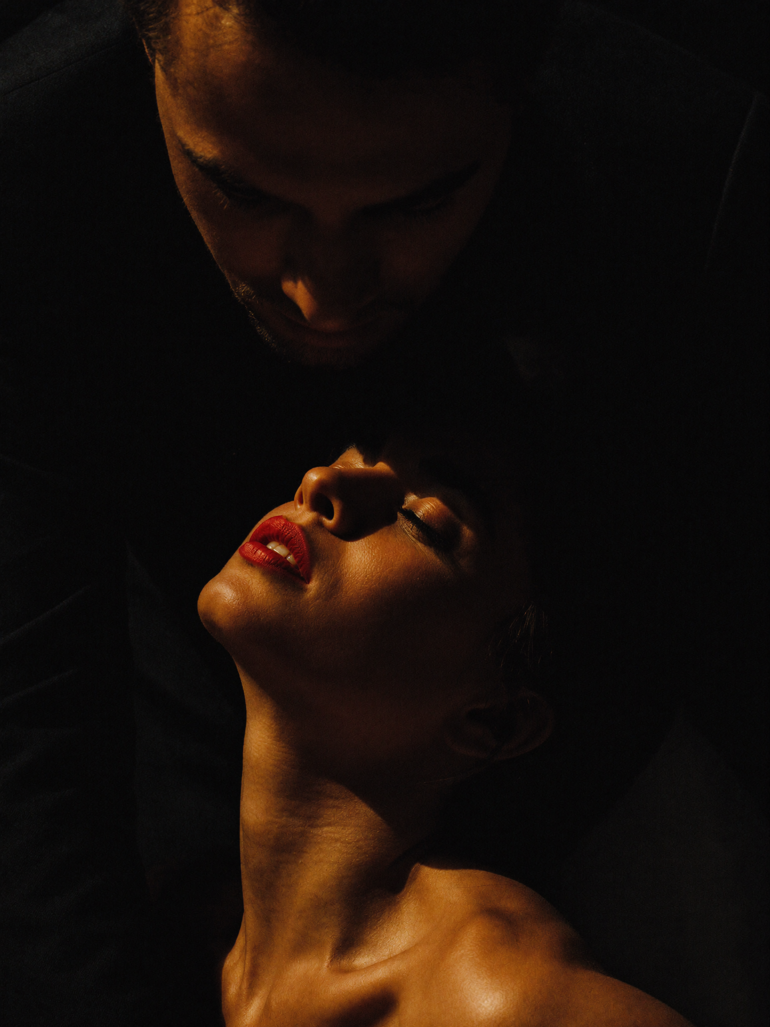 Montréal wedding reception — documentary moment in warm available light, Québec wedding