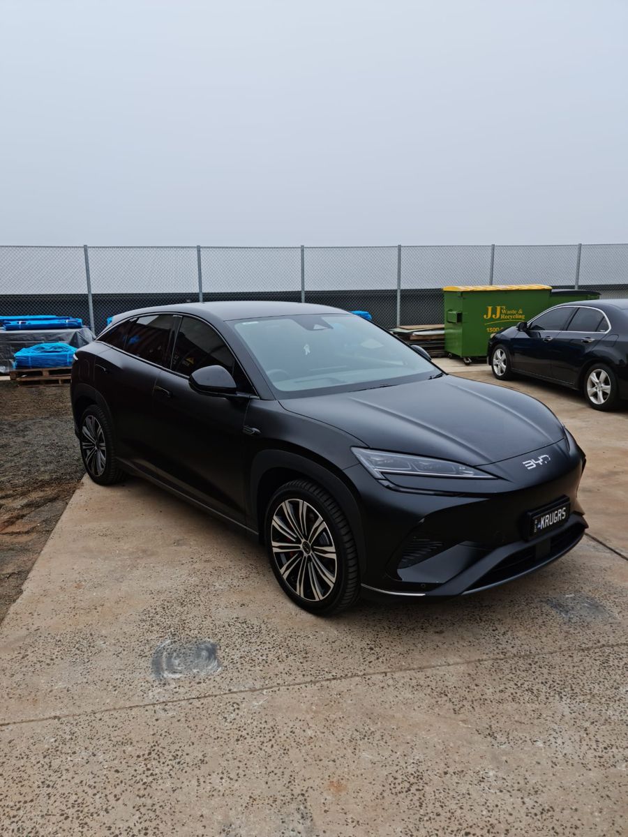 Matte black BYD Sealion 7