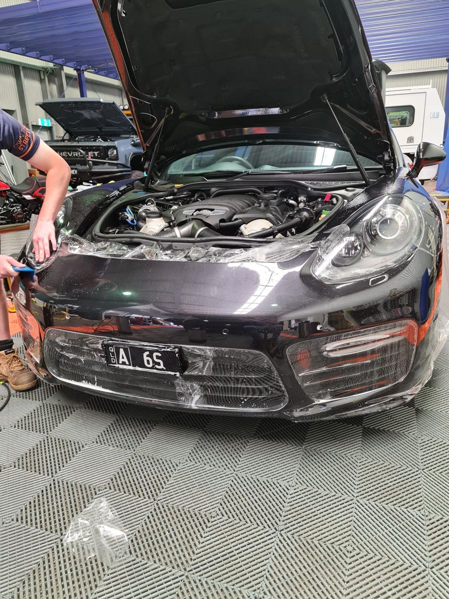 SUV in green to bronze colour change film