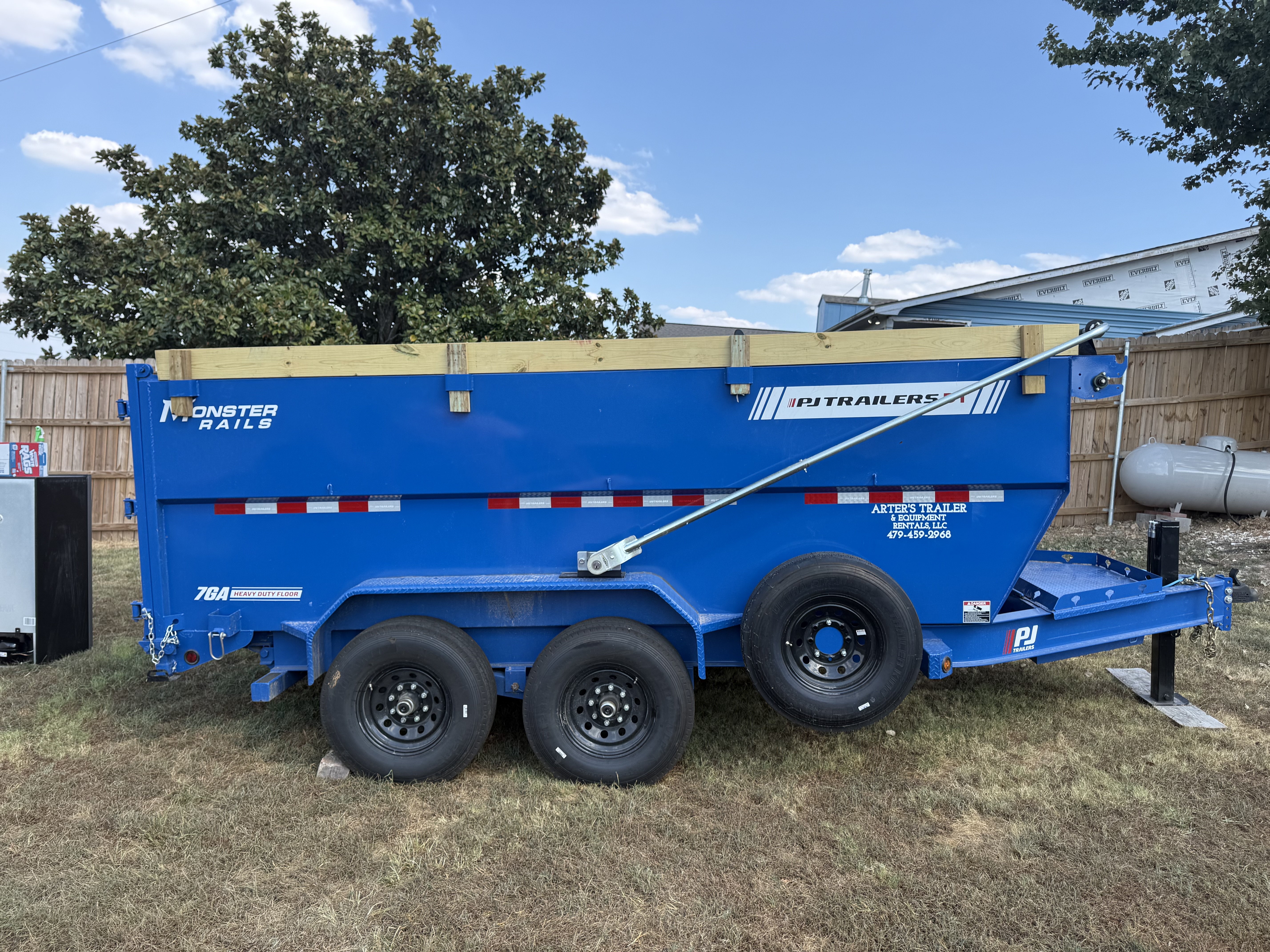 Hydraulic dump trailer rental in Siloam Springs, AR