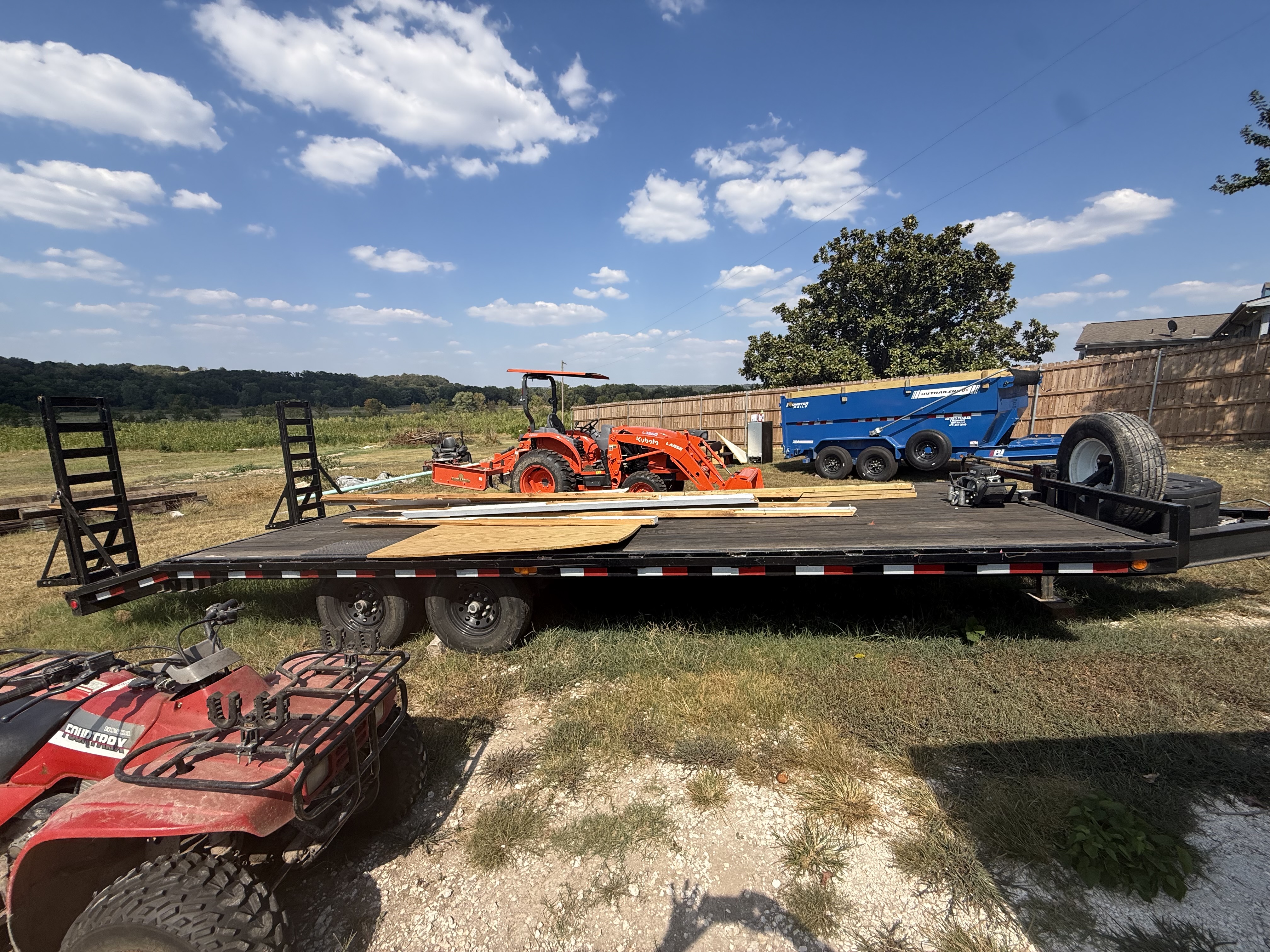 Deckover trailer rental in Siloam Springs, AR