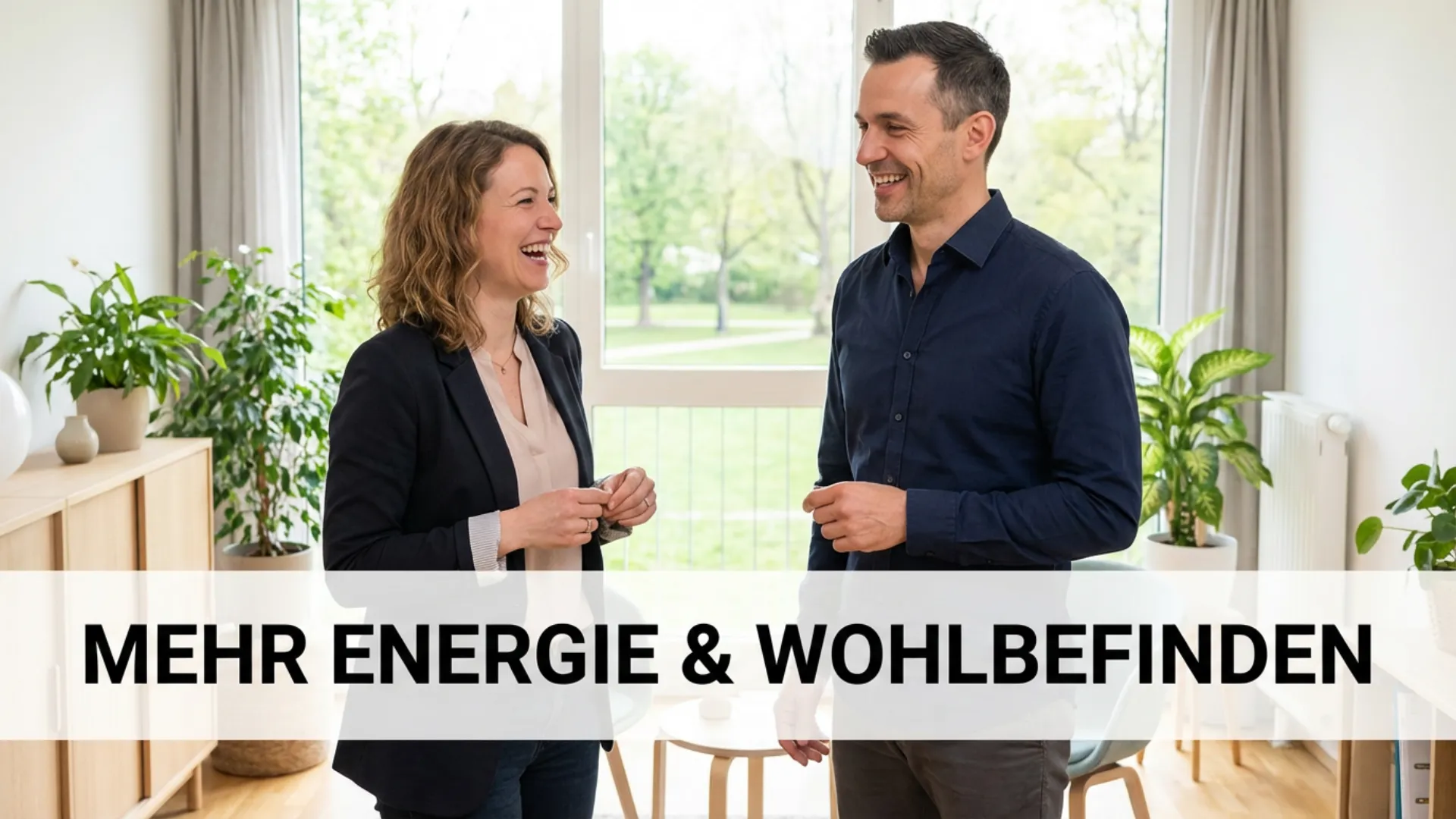 Energiegeladene berufstätige Frau nach erfolgreichem Abnehmen trotz Hashimoto