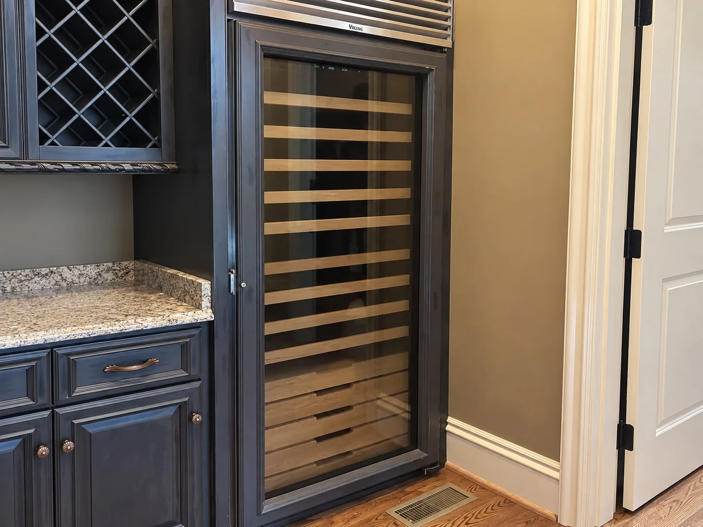 No-Cooling Condition — Viking DFWB30R Wine Cooler