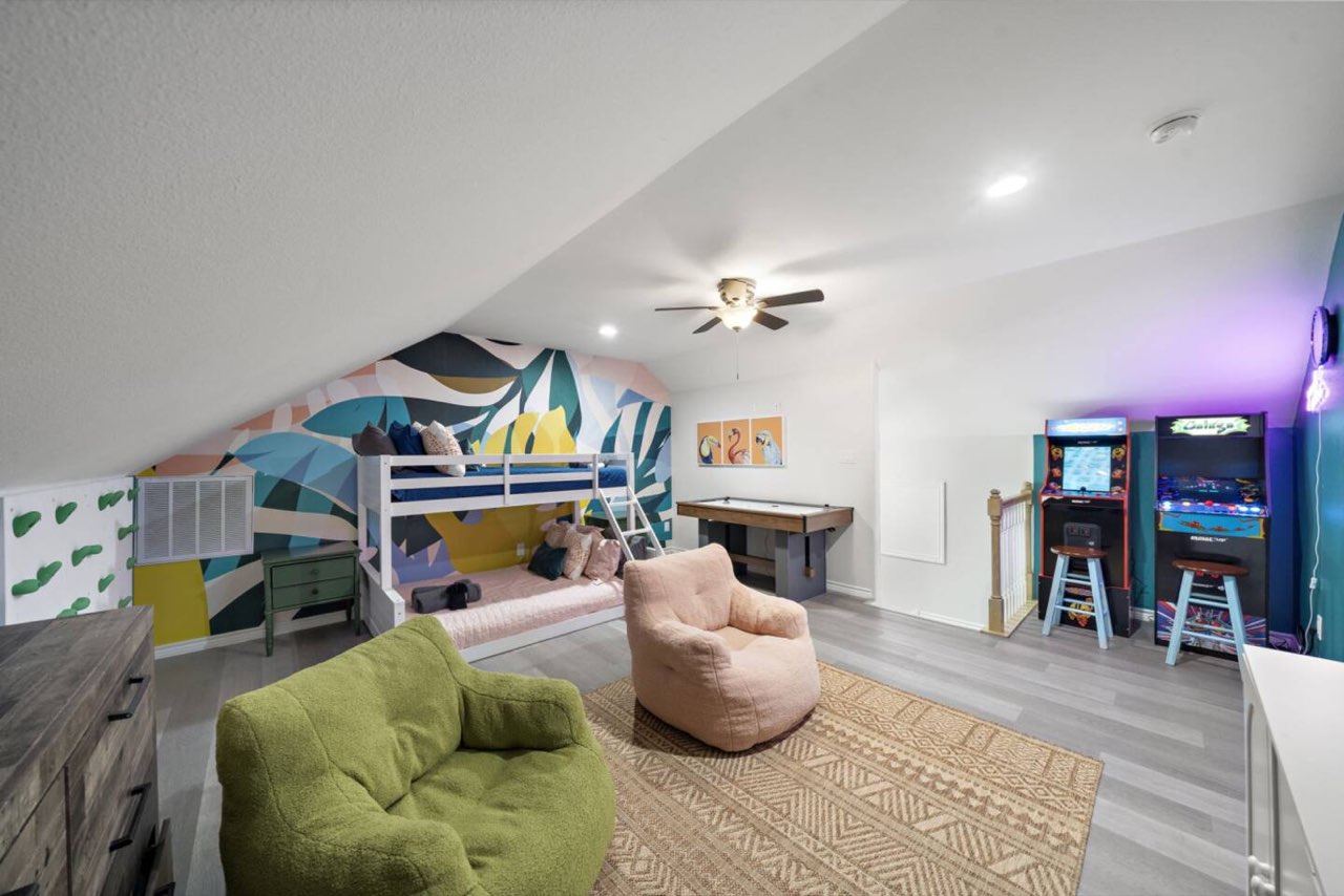 Game loft with two arcade machines