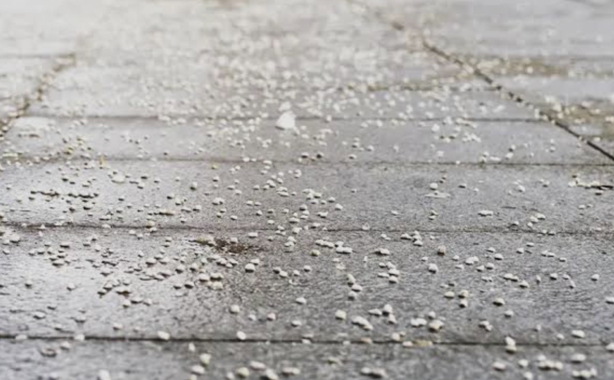 Indian Hill concrete driveway in winter Indian Hill concrete driveway in winter