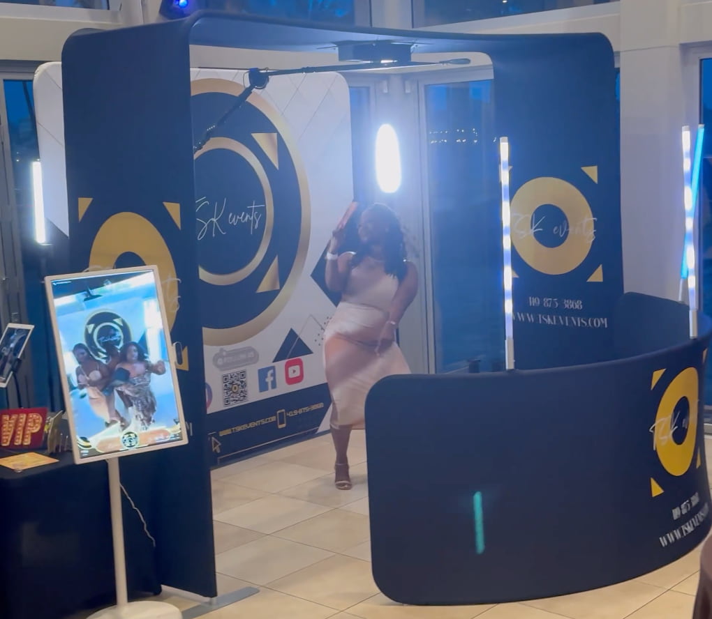 Overhead 360 Booth