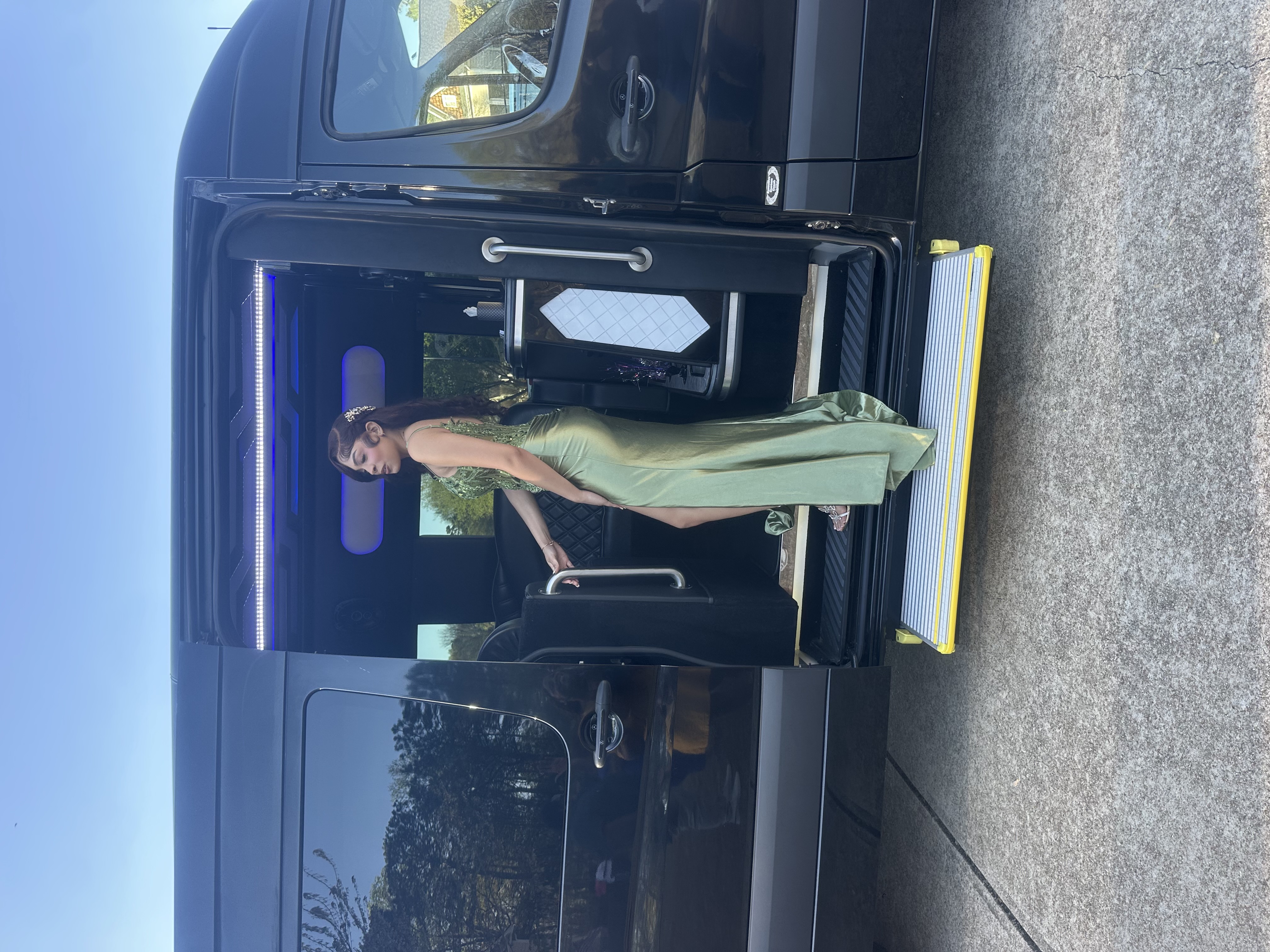A guest arriving beside the ELT Sprinter
