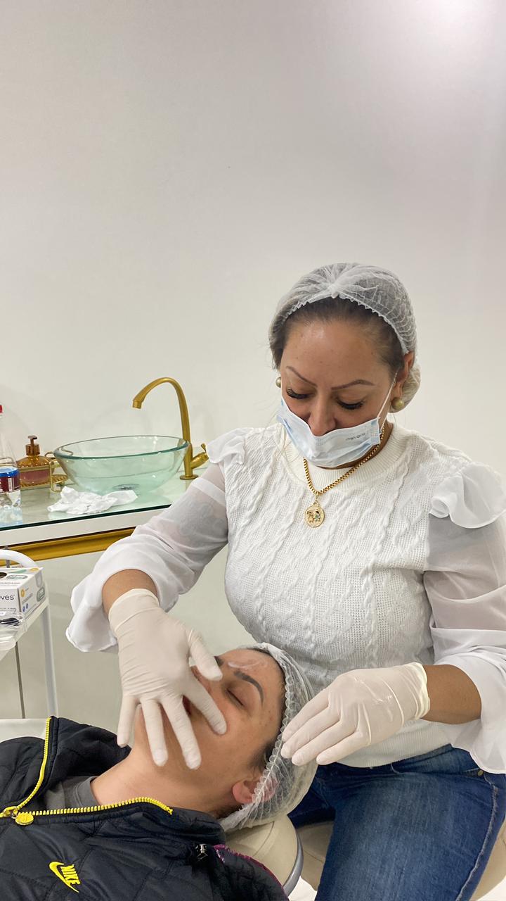 Resultados naturais de tratamentos estéticos da Dra. Sheila Leite em Curitiba
