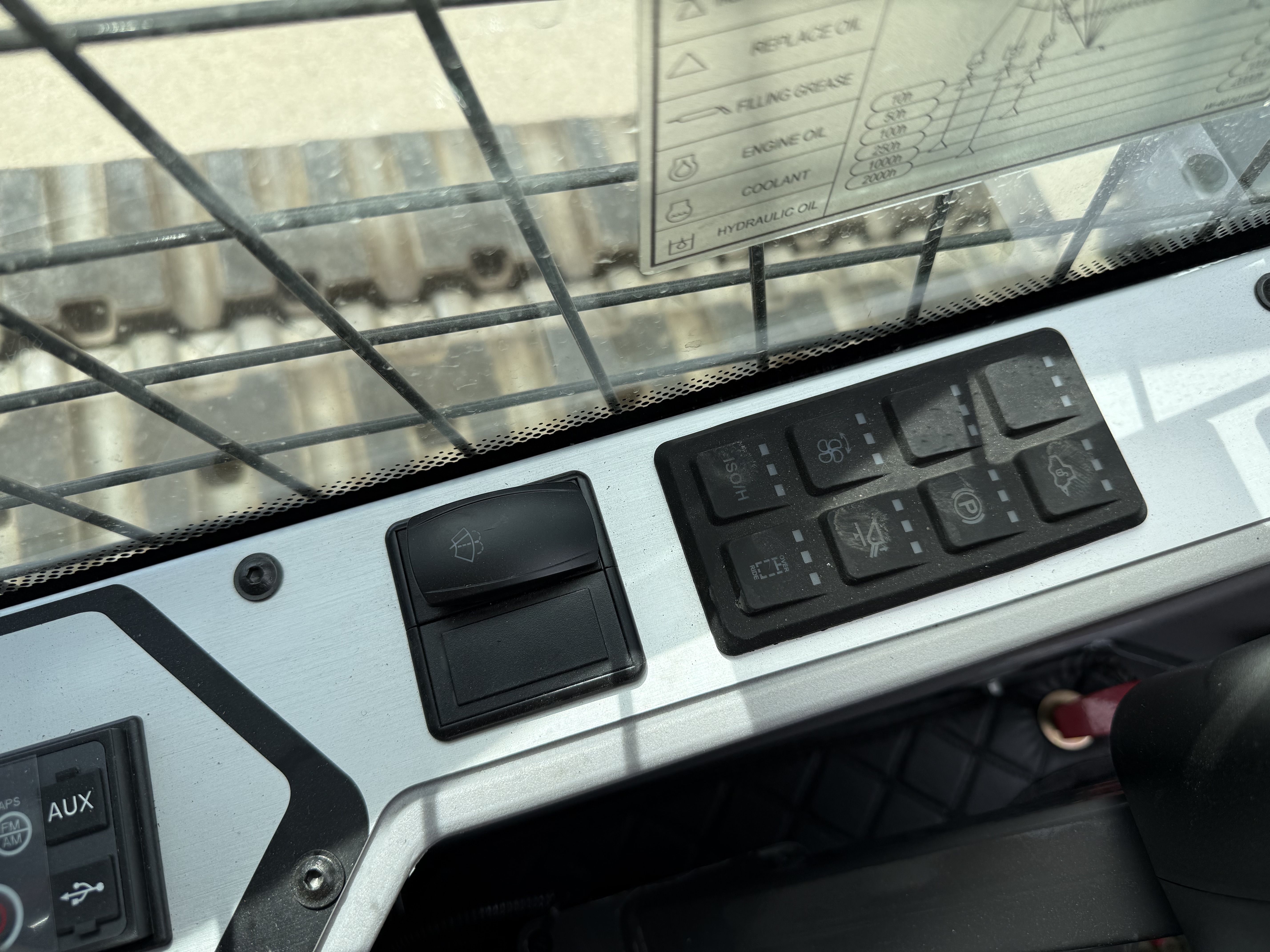 2026 XCMG XC7-TV12 Compact Track Loader - Image 14