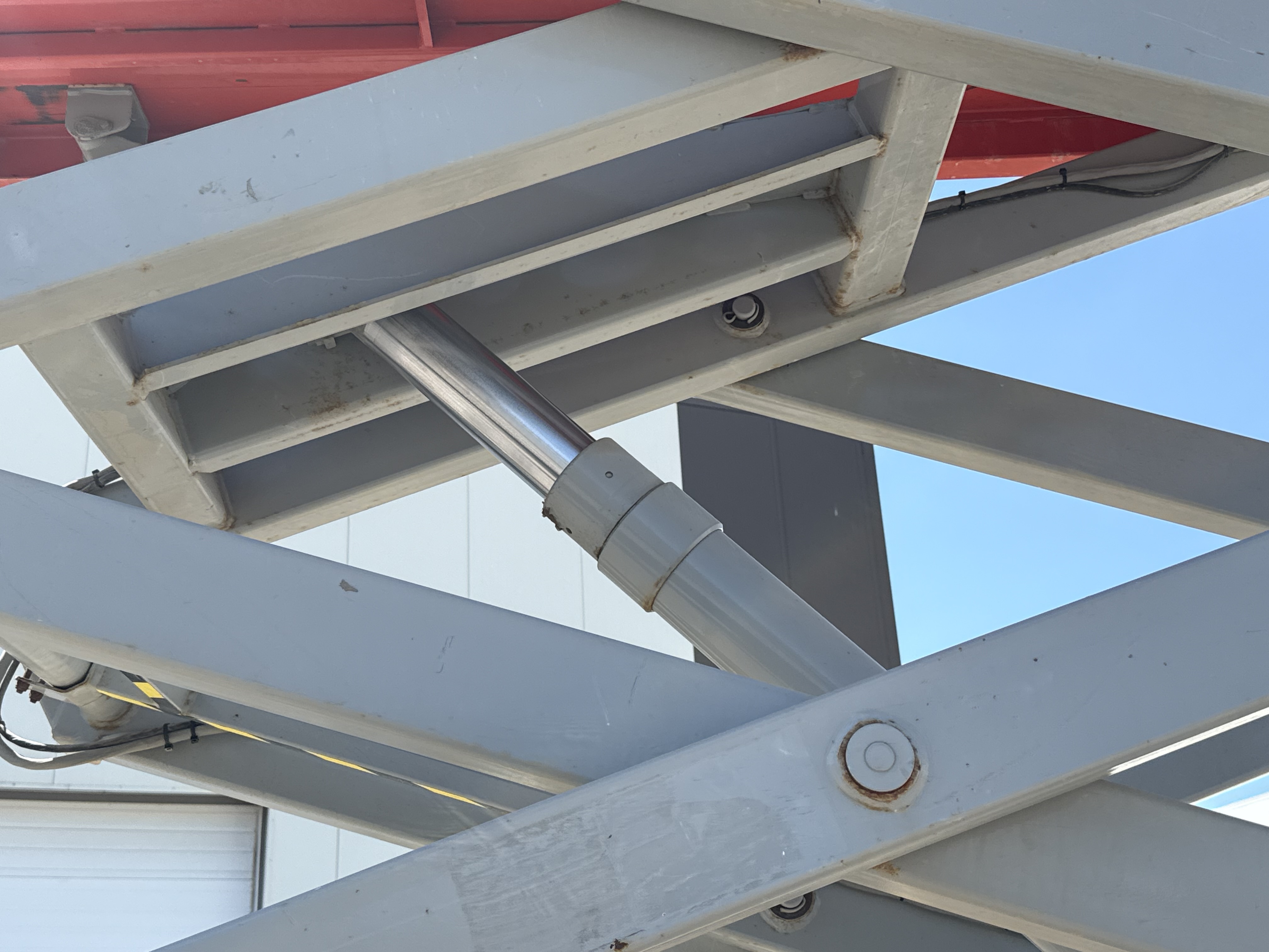 2005 SKYJACK SJIII4626 Electric Scissor Lift - Image 14