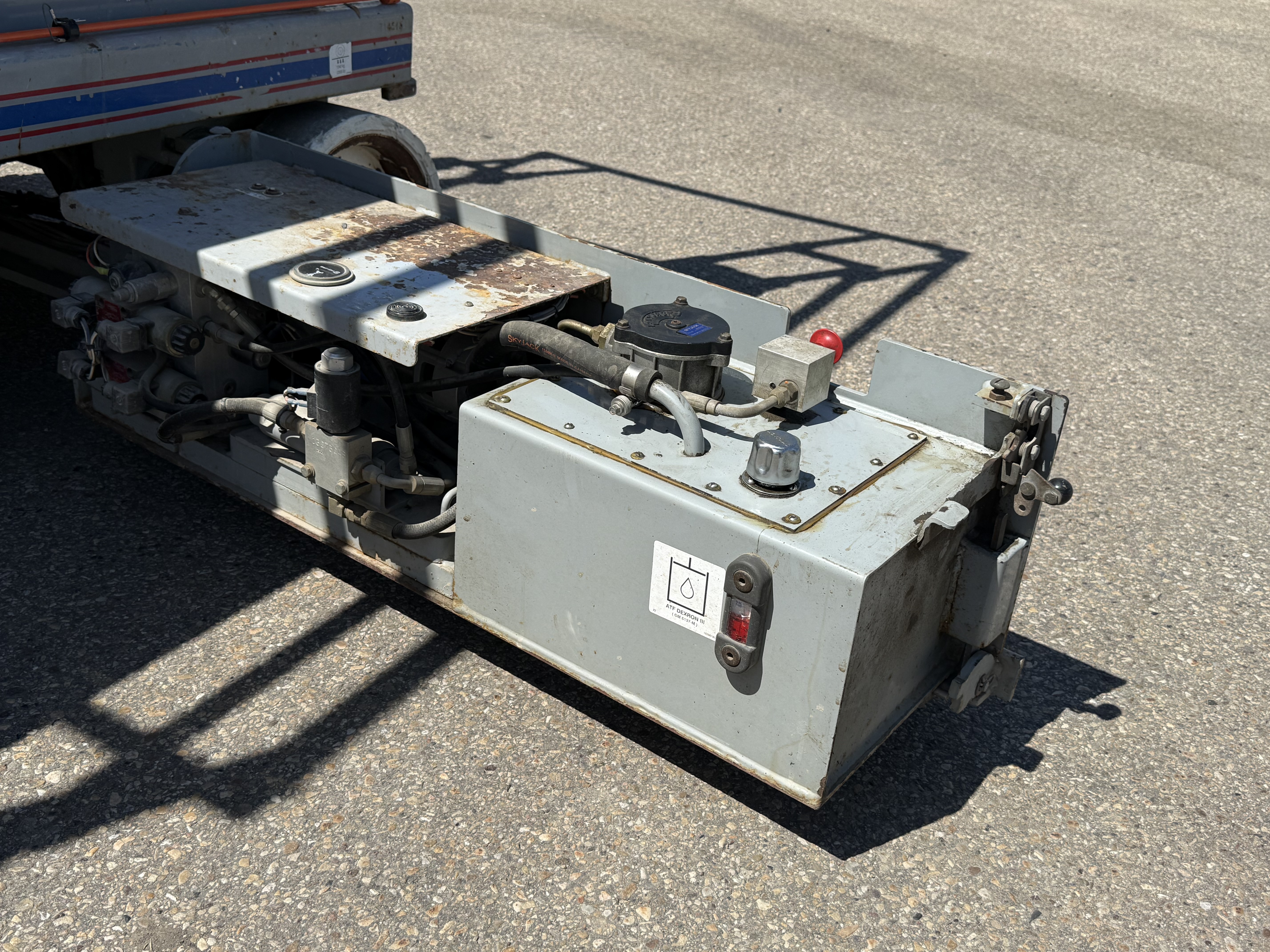 2005 SKYJACK SJIII4626 Electric Scissor Lift - Image 18