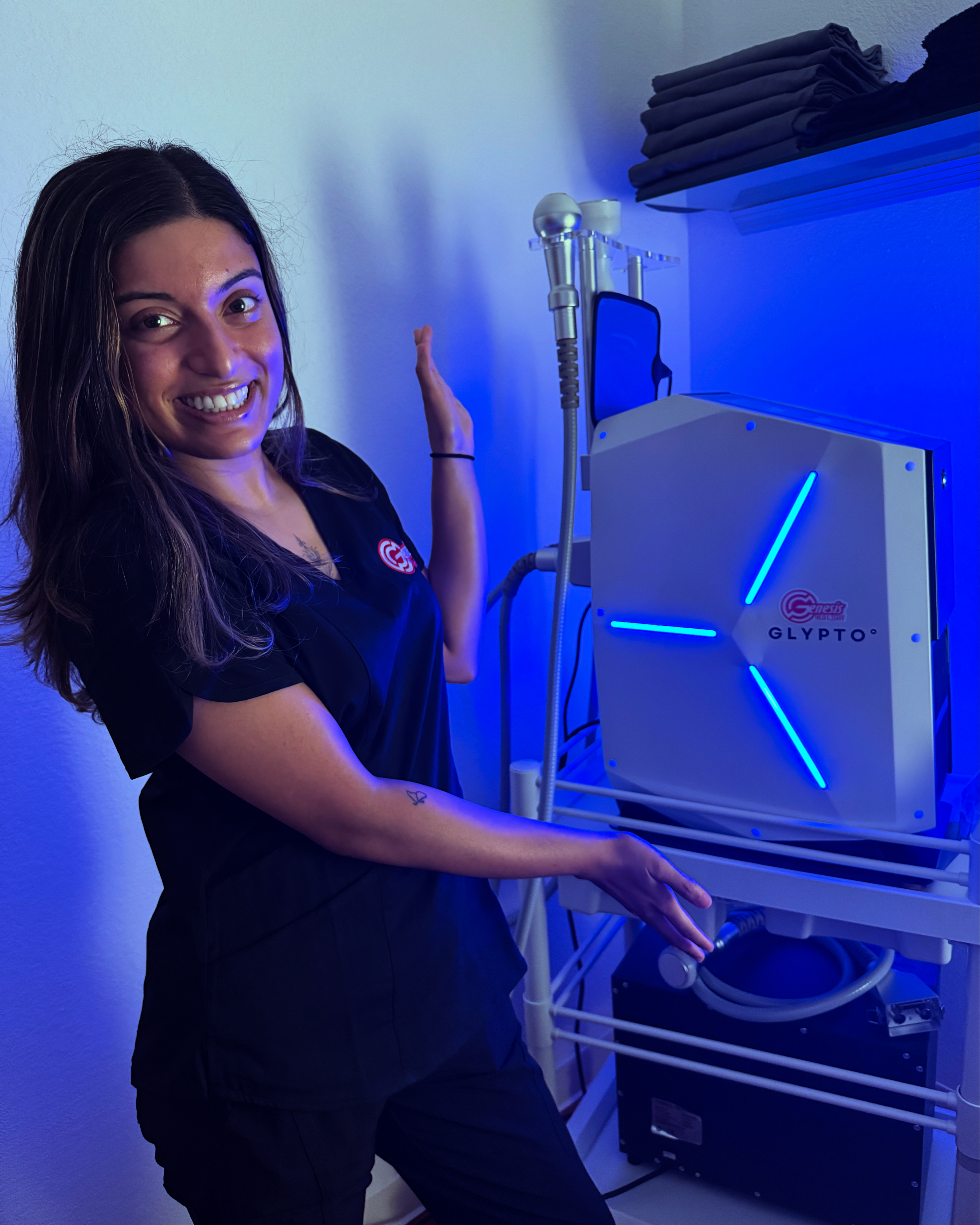 Genesis CryoSlim treatment session with the Smooth Precision Wand