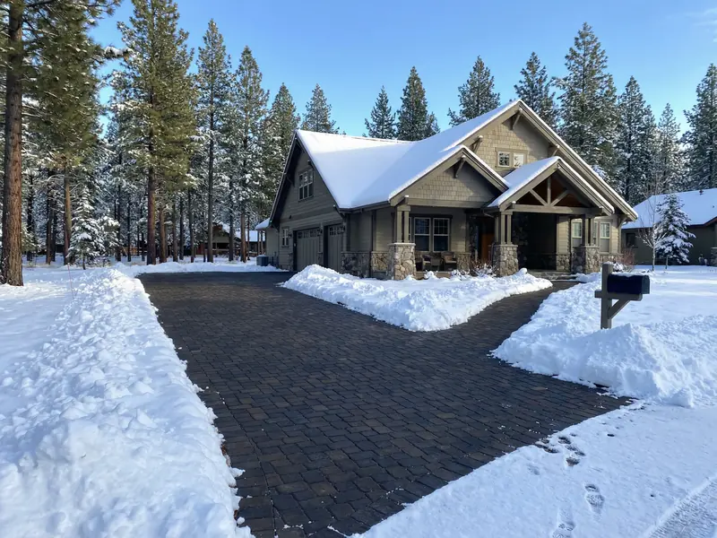 Snow Removal Services Oakland County MI | Elowsky Lawn Services | Elowsky Lawn Services