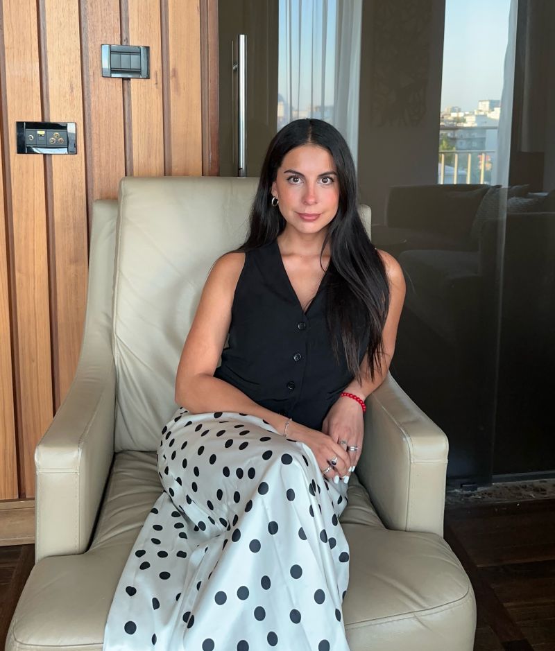 Retrato de Camila Oyarce Leal, consultora de marketing estratégico
