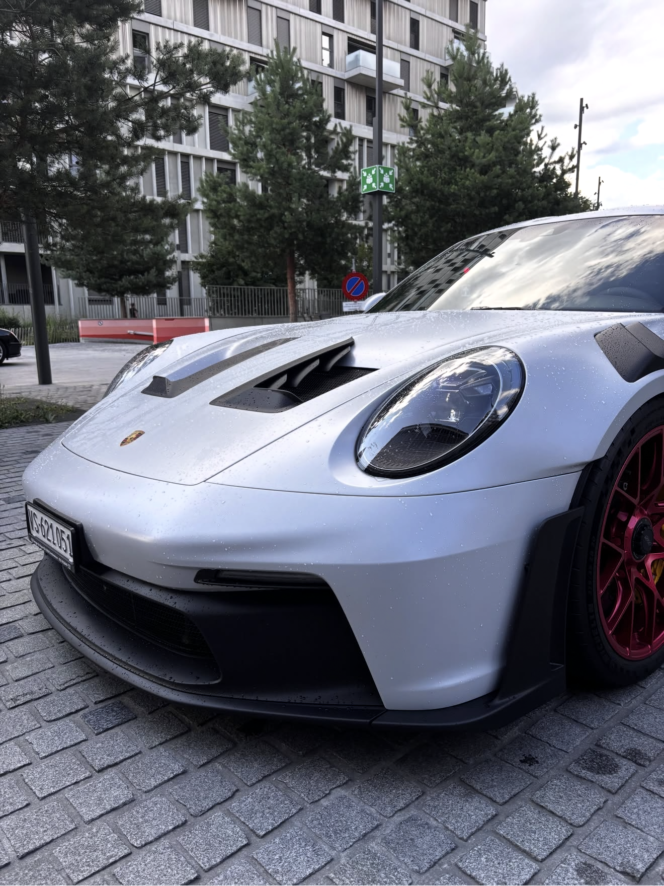 Détails de carrosserie de la Porsche 911 GT3 RS blanche