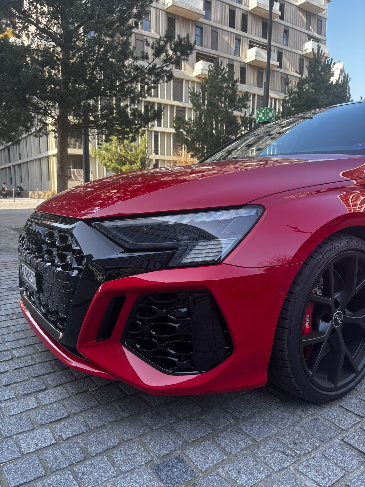 Audi RS3 8Y rouge vue arrière