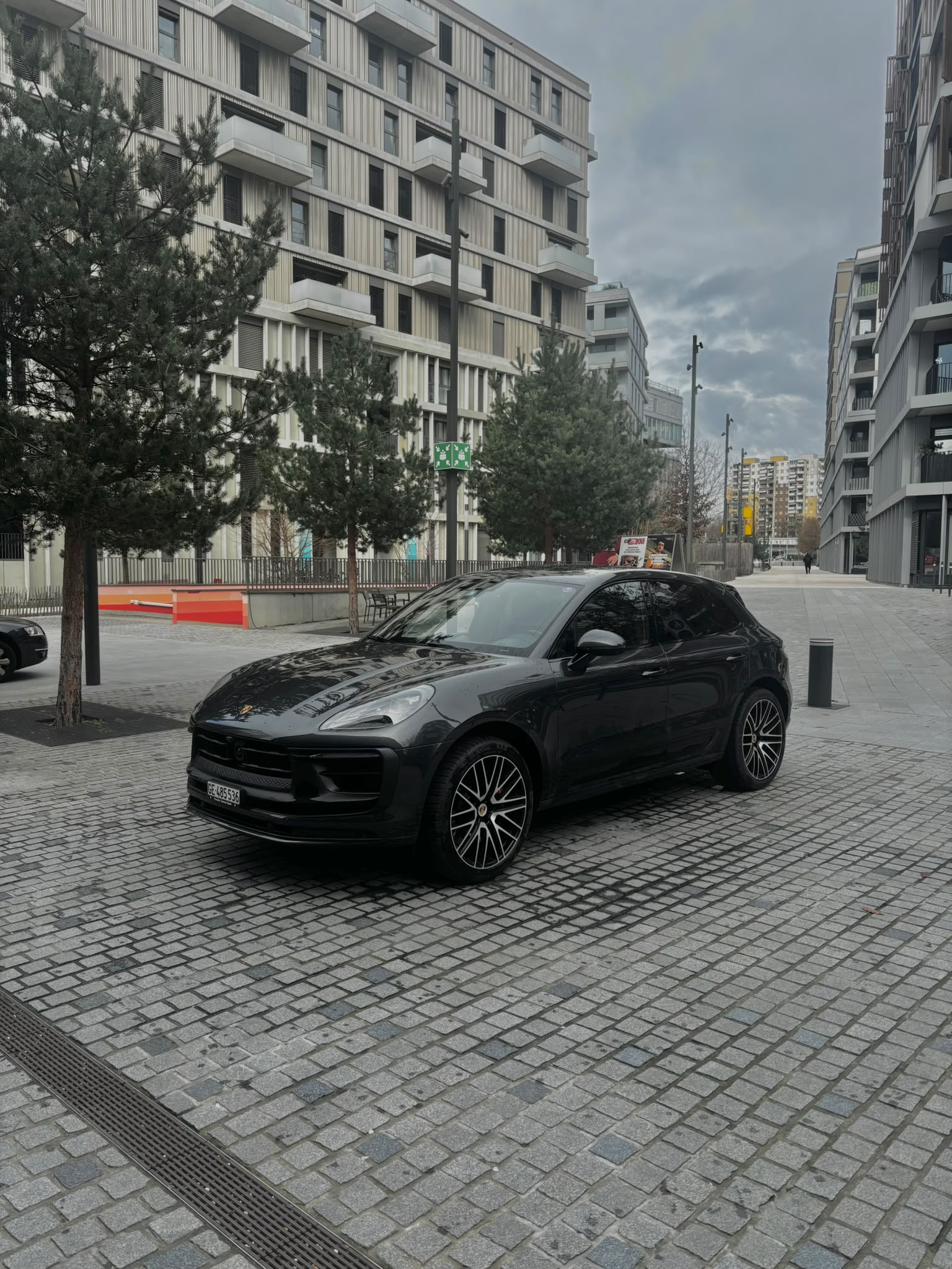 Porsche Macan GTS 440 Gris Volcan
