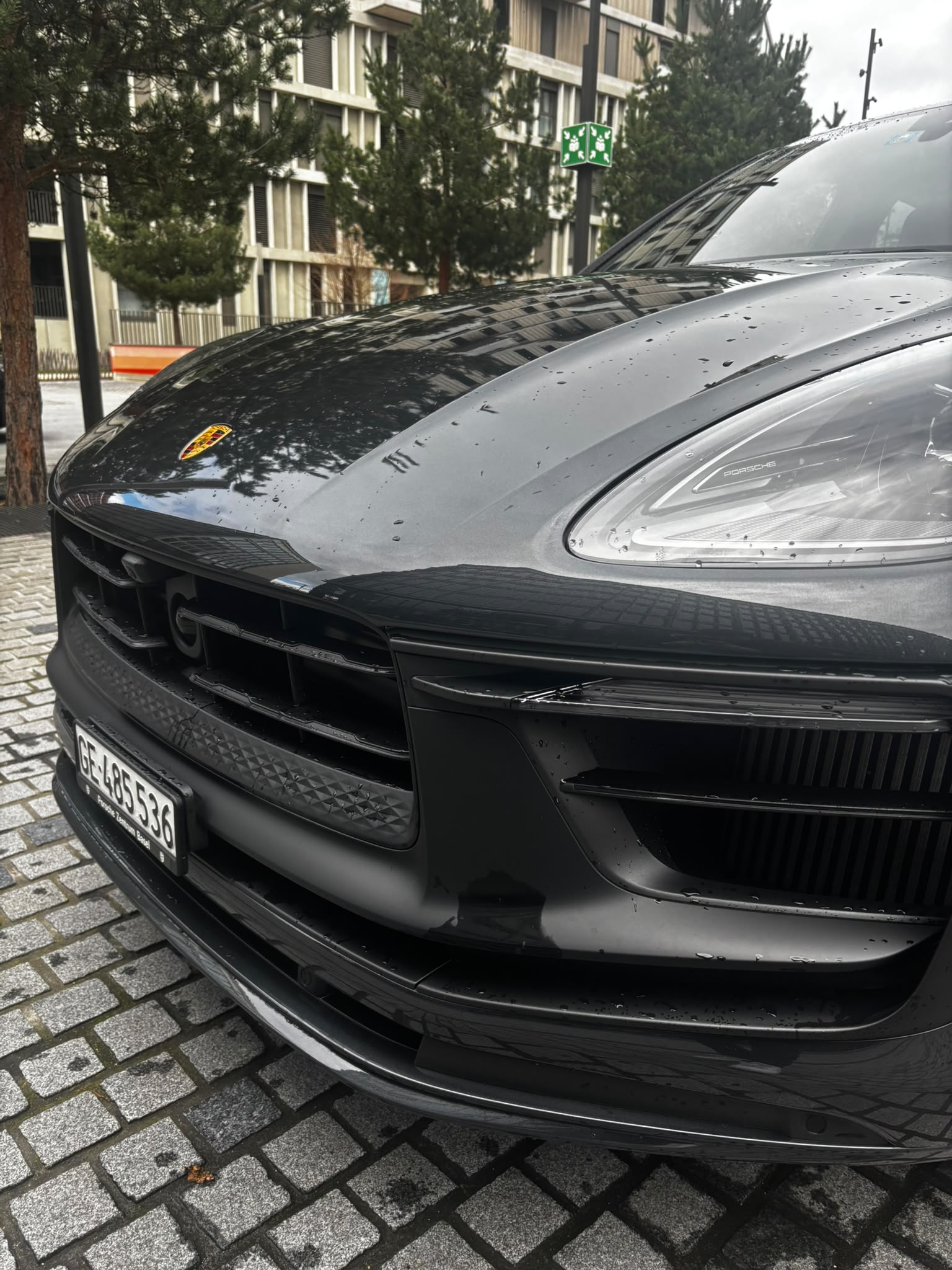 Porsche Macan GTS 440 Gris Volcan