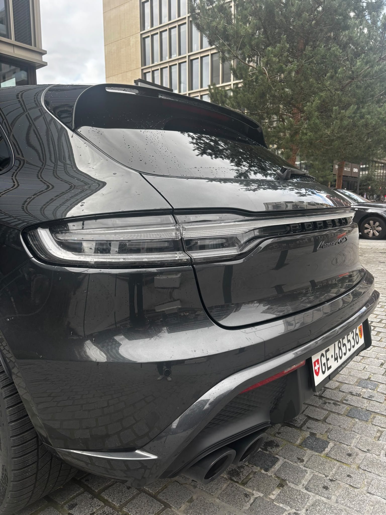 Porsche Macan GTS 440 Gris Volcan vue arrière