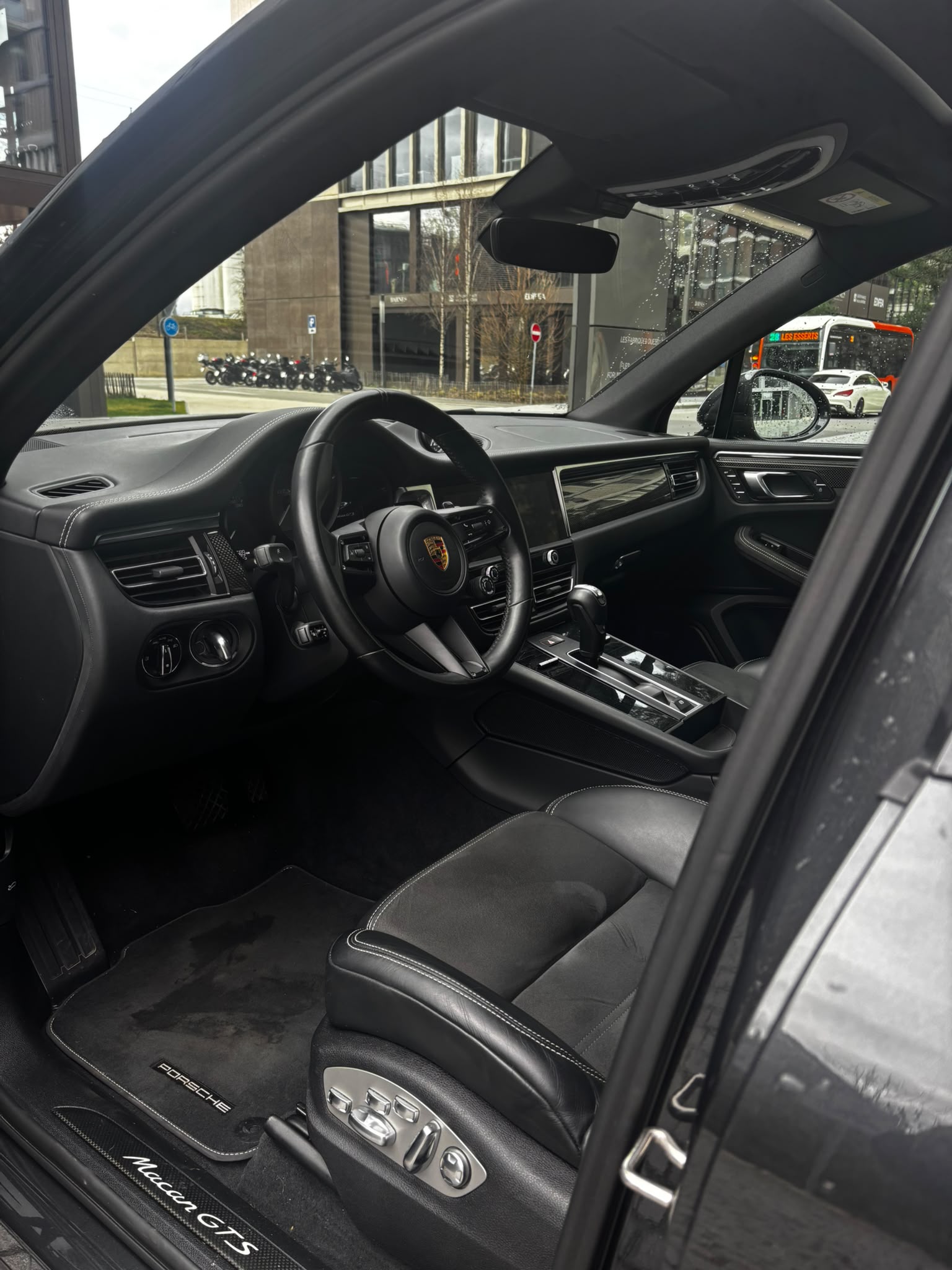 Porsche Macan GTS 440 Gris Volcan