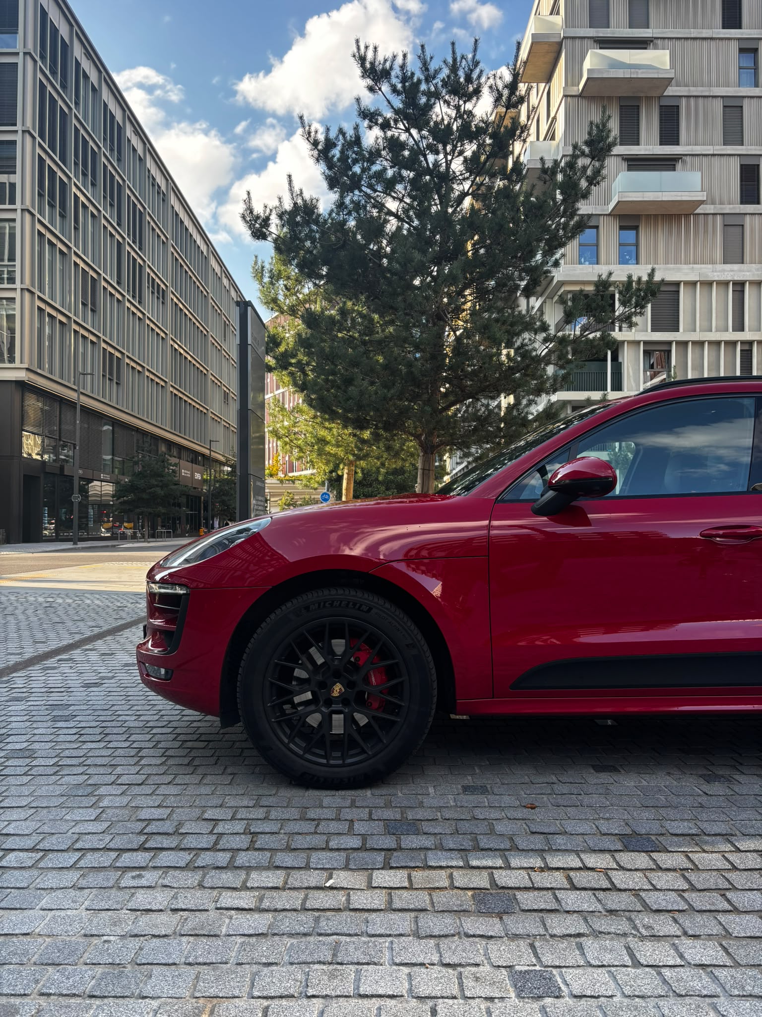 Porsche Macan GTS 360 rouge vue arrière