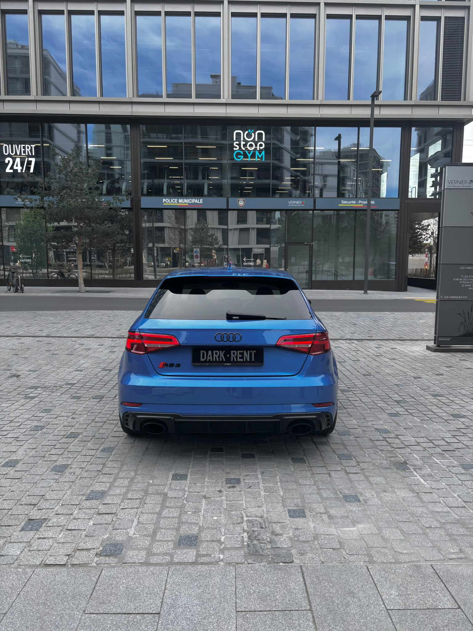 Audi RS3 8V bleue DK Approved sous un autre angle
