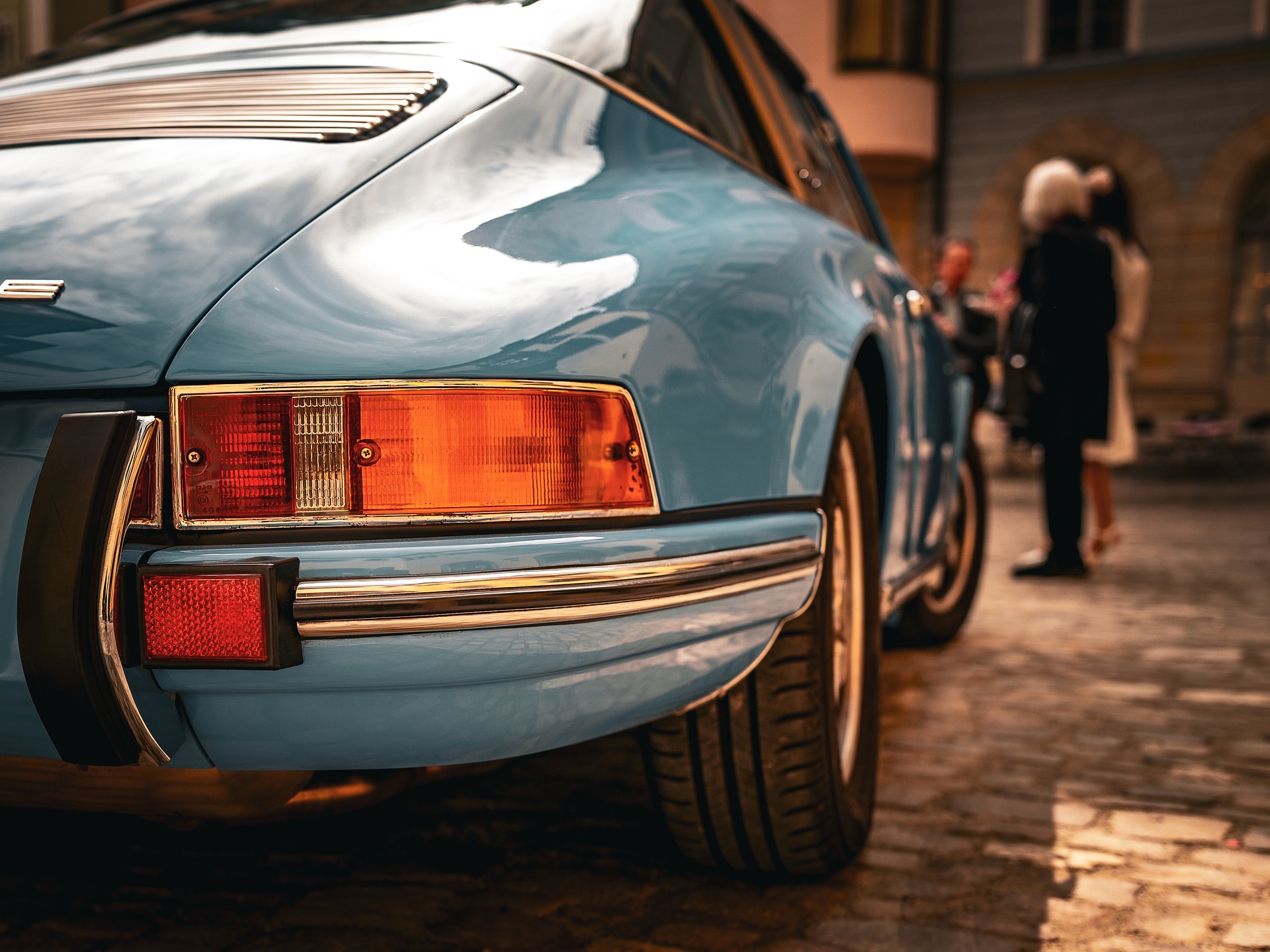 Détail arrière d'une Porsche 911 classique bleue