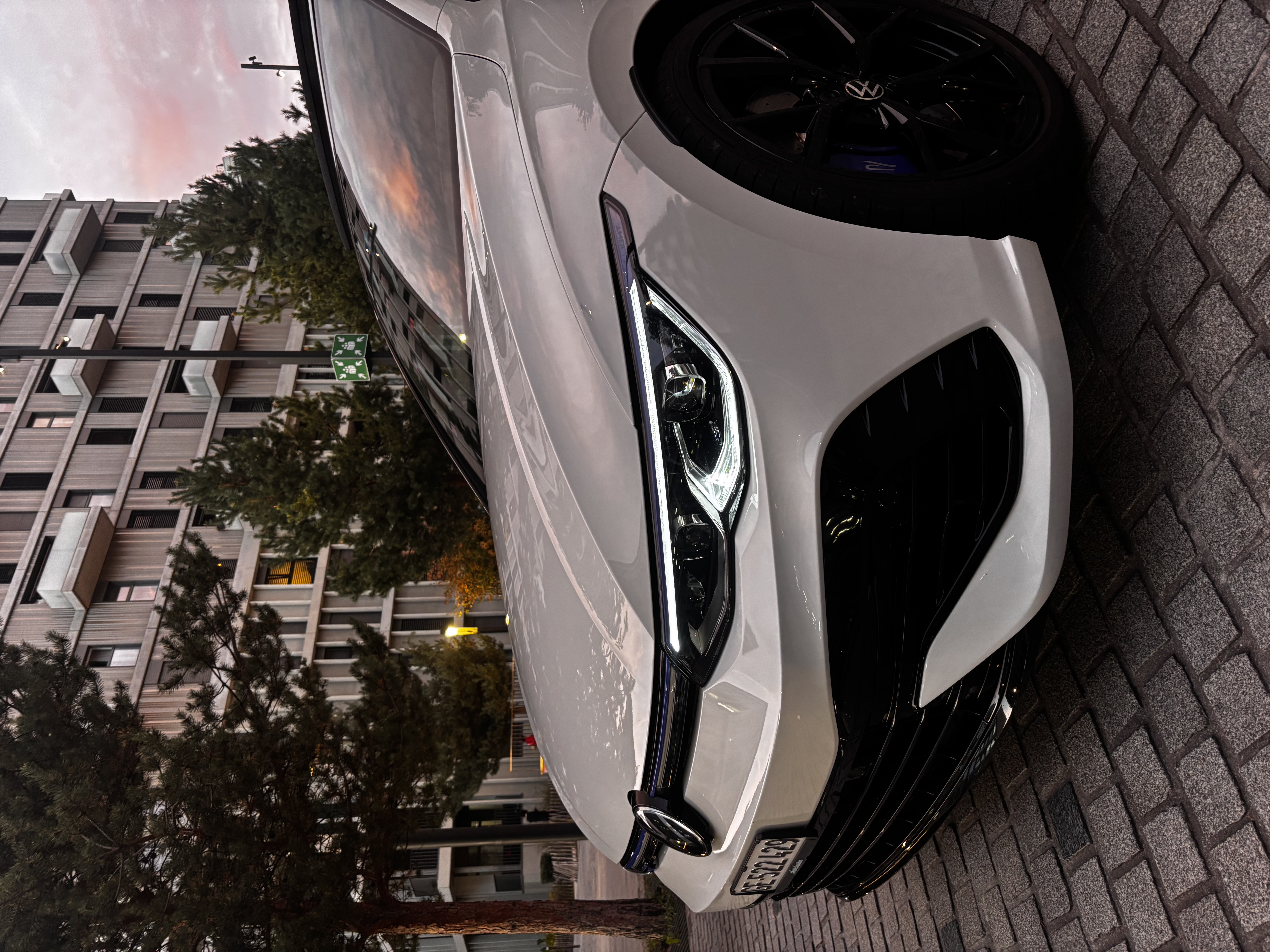Volkswagen Golf 8 R ABT blanche à Genève