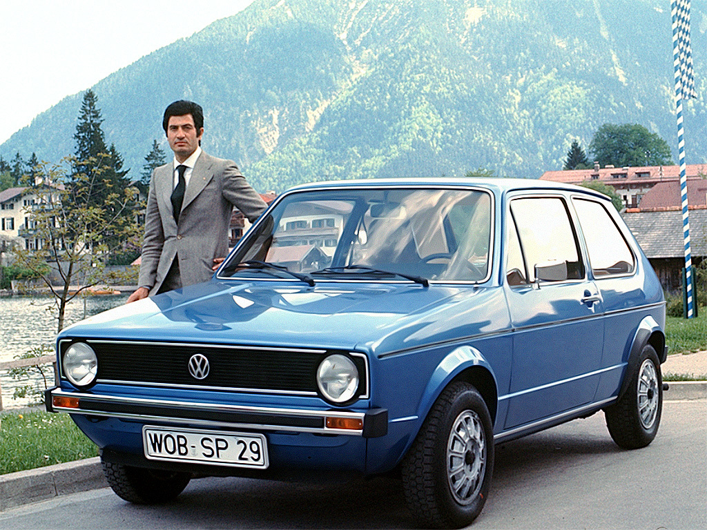 Volkswagen Golf I bleue, première génération lancée en 1974