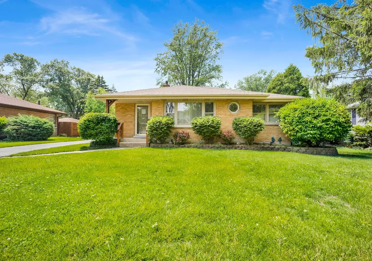 Home in Villa Park, IL