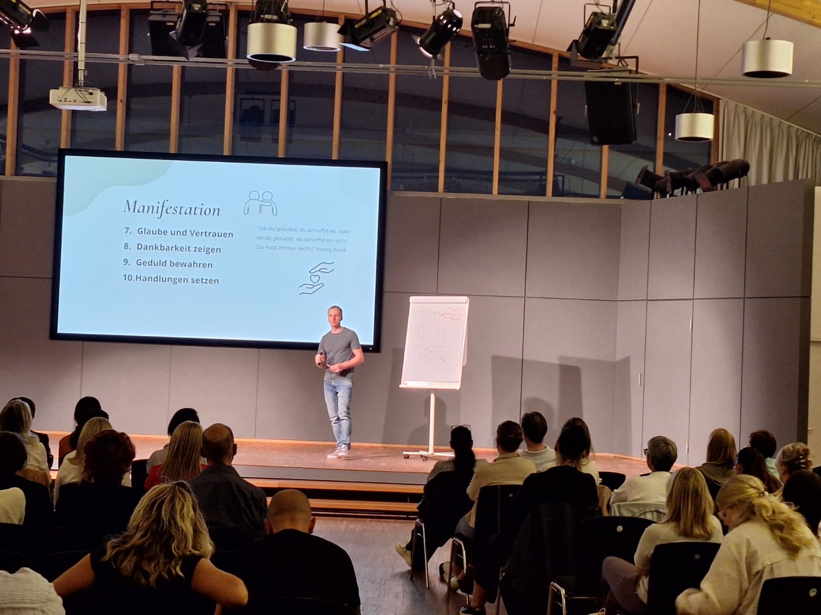 Michael Aigner beim Live-Vortrag &uuml;ber mentale St&auml;rke