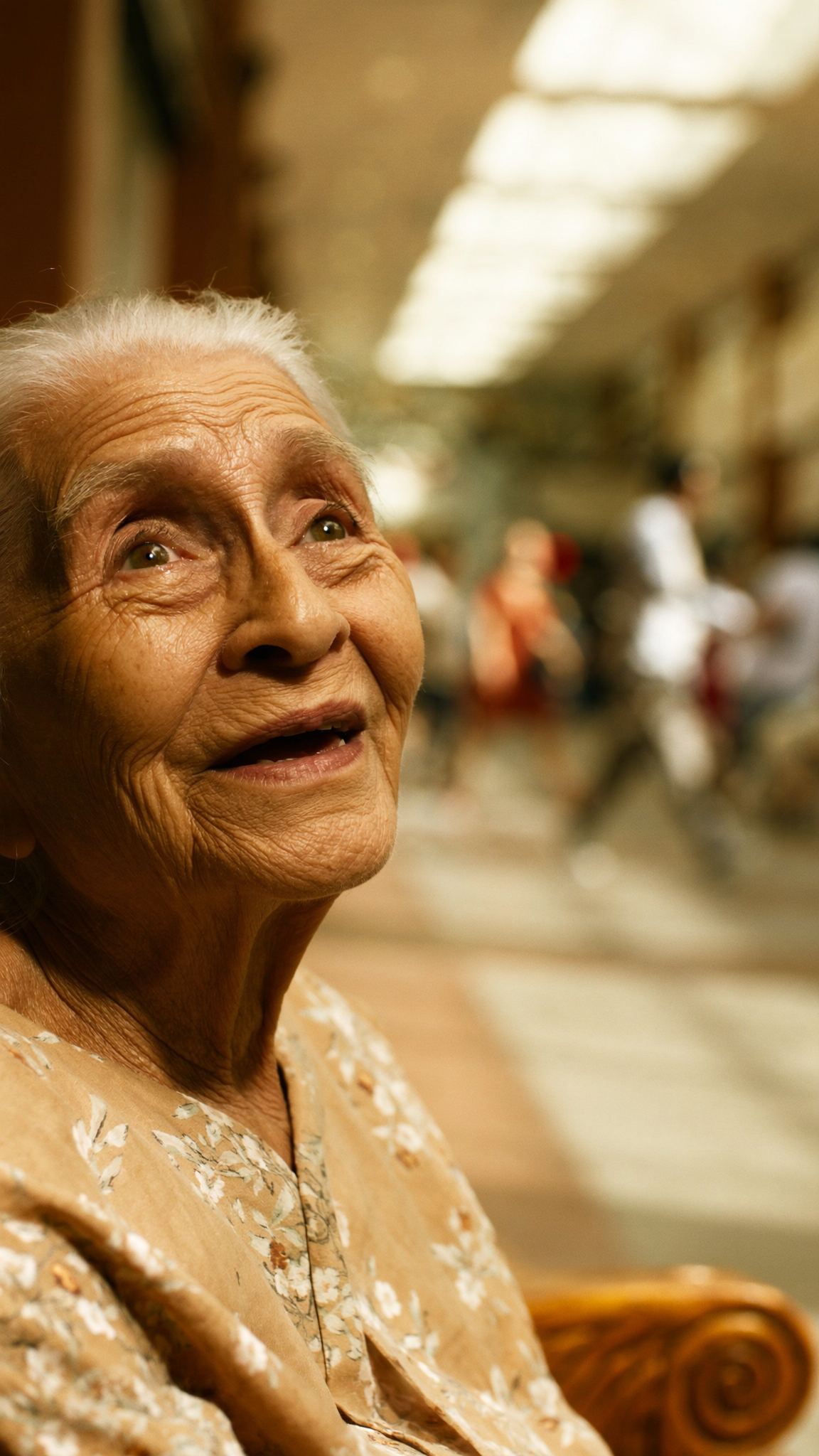 Tía Lourdes en el mall, irreconocible