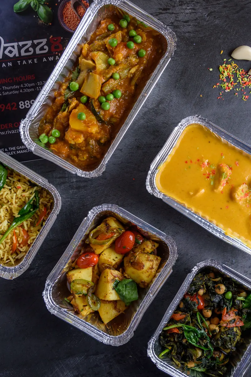 Chef preparing fresh takeaway dishes at Rivazz8
