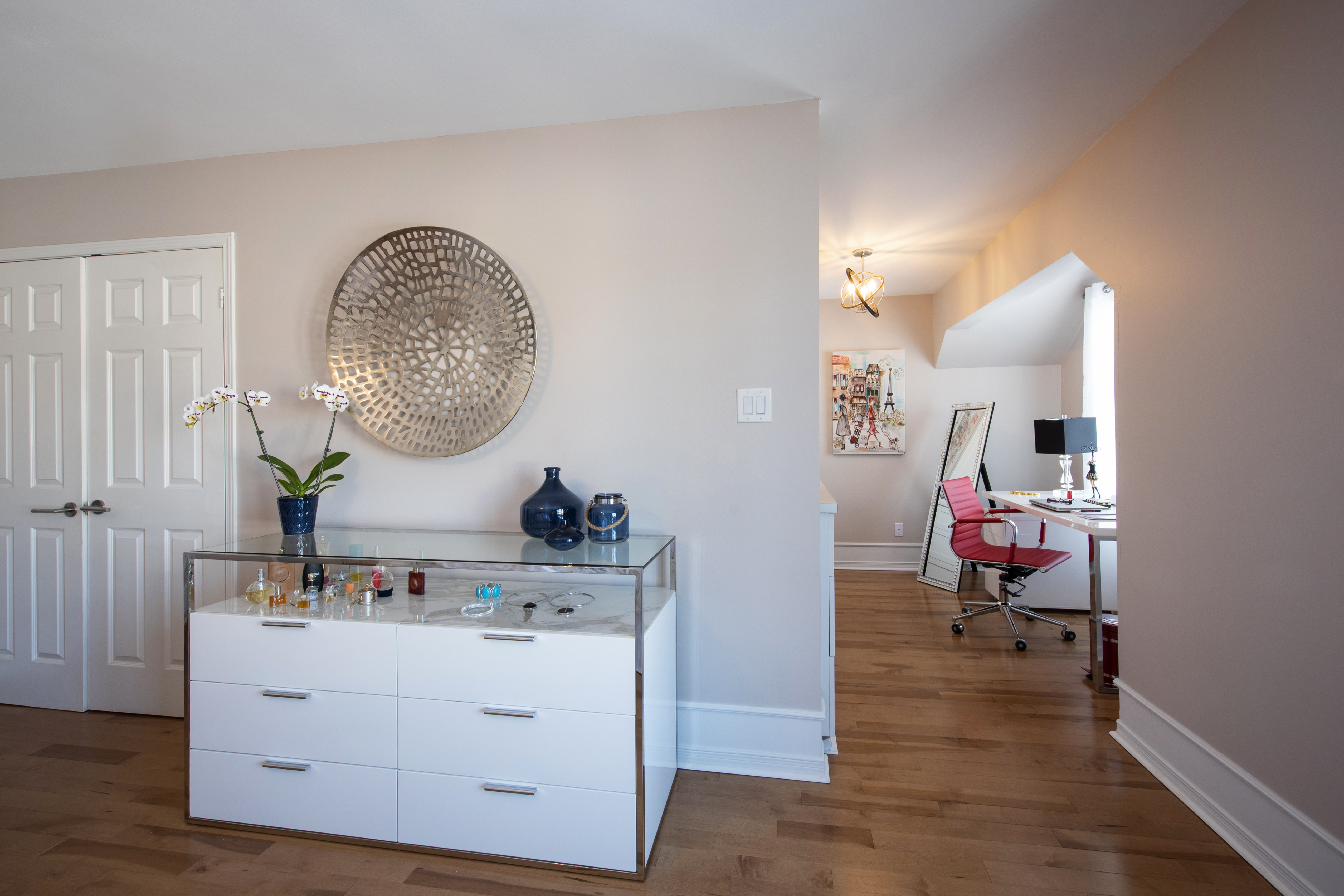 Tudor House Domaine McConnell interior design project in Aylmer photo 8