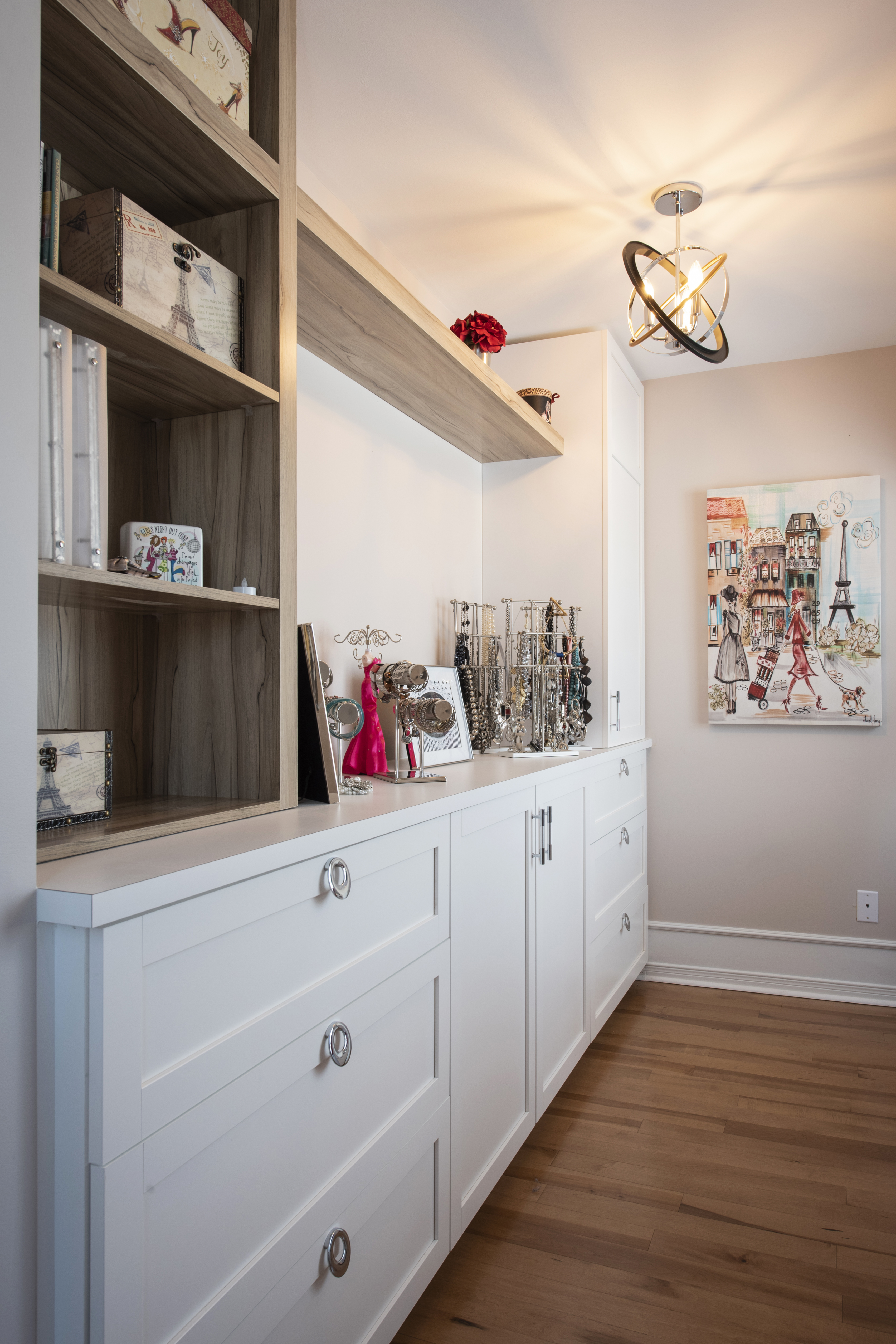 Tudor House Domaine McConnell interior design project in Aylmer photo 9