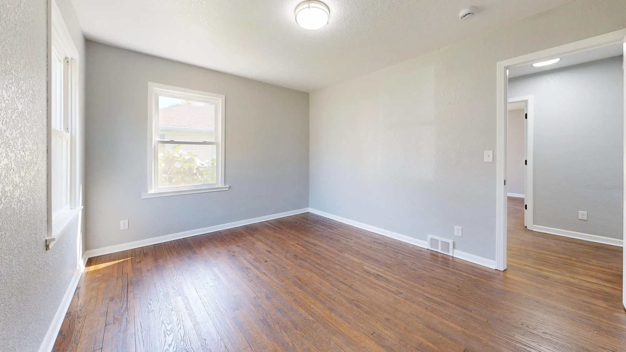 Orléans laminate flooring renovation with accent wall and natural light