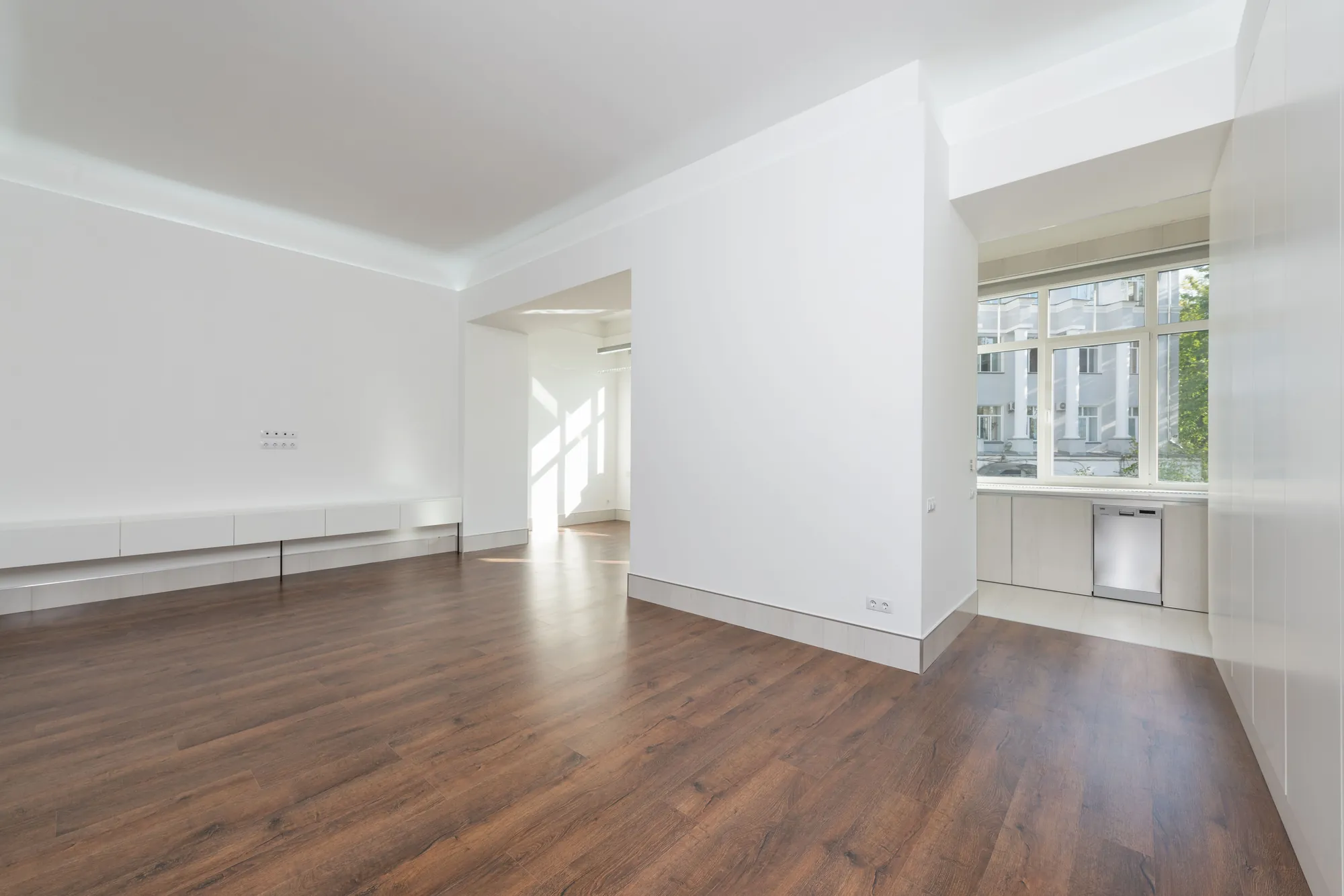 Orléans flooring renovation featuring white cabinets and wide-plank hardwood floors