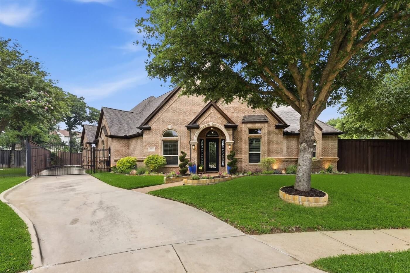 8953 Stratford Dr - SOLD