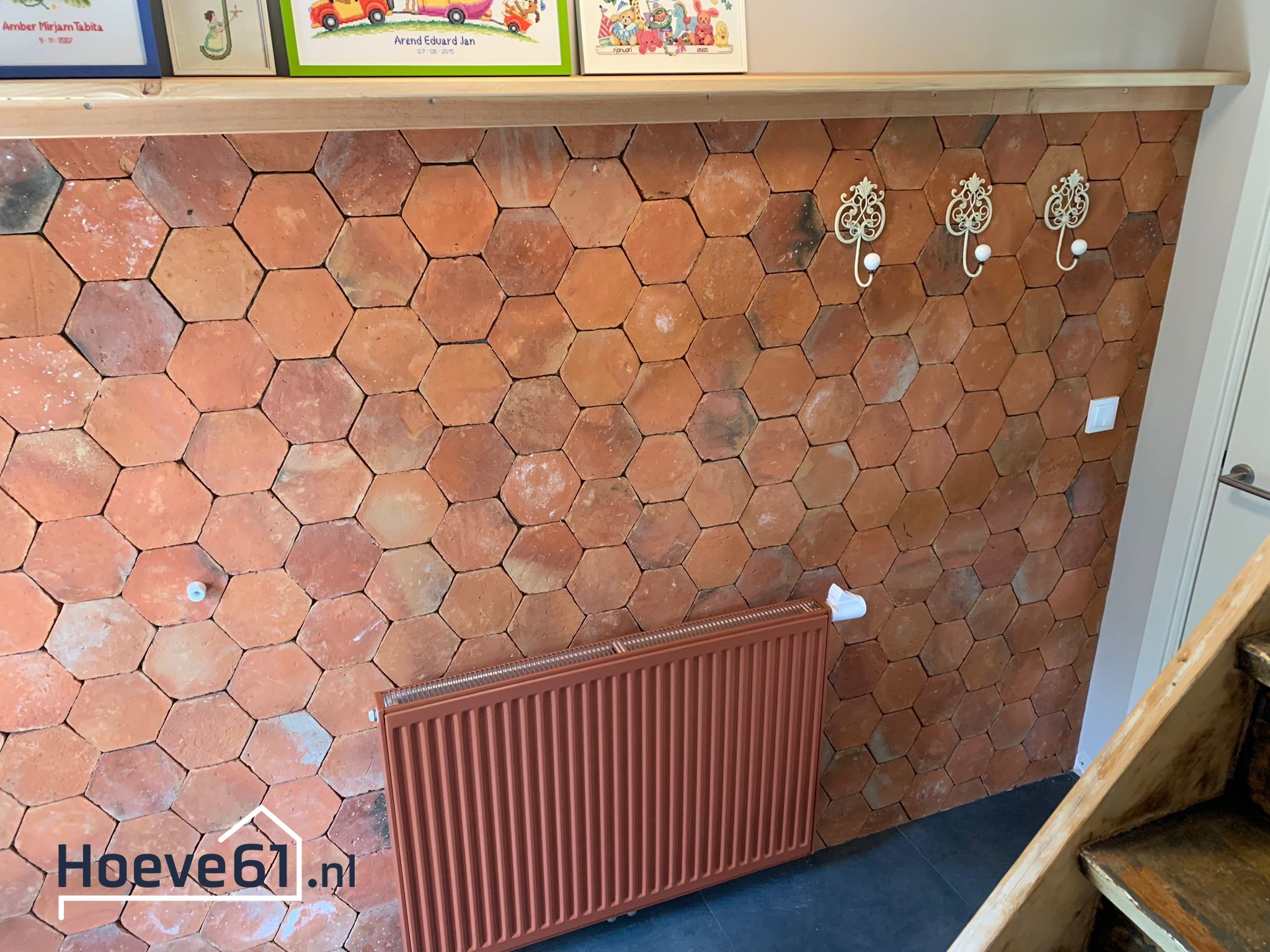 Natuurvloer in een lichte keuken