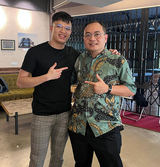 Kingsley Low with Chen Chow smiling together