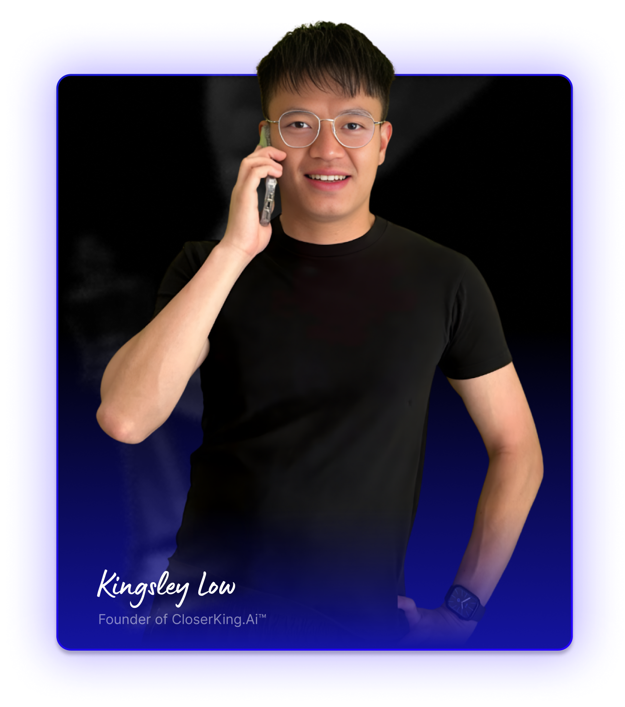 Kingsley Low is smiling with handphone
