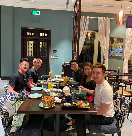 Kingsley Low With Peng Joons team eating together