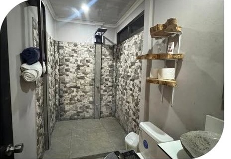 Baño de la casa de alquiler en Paso Canoas, Costa Rica