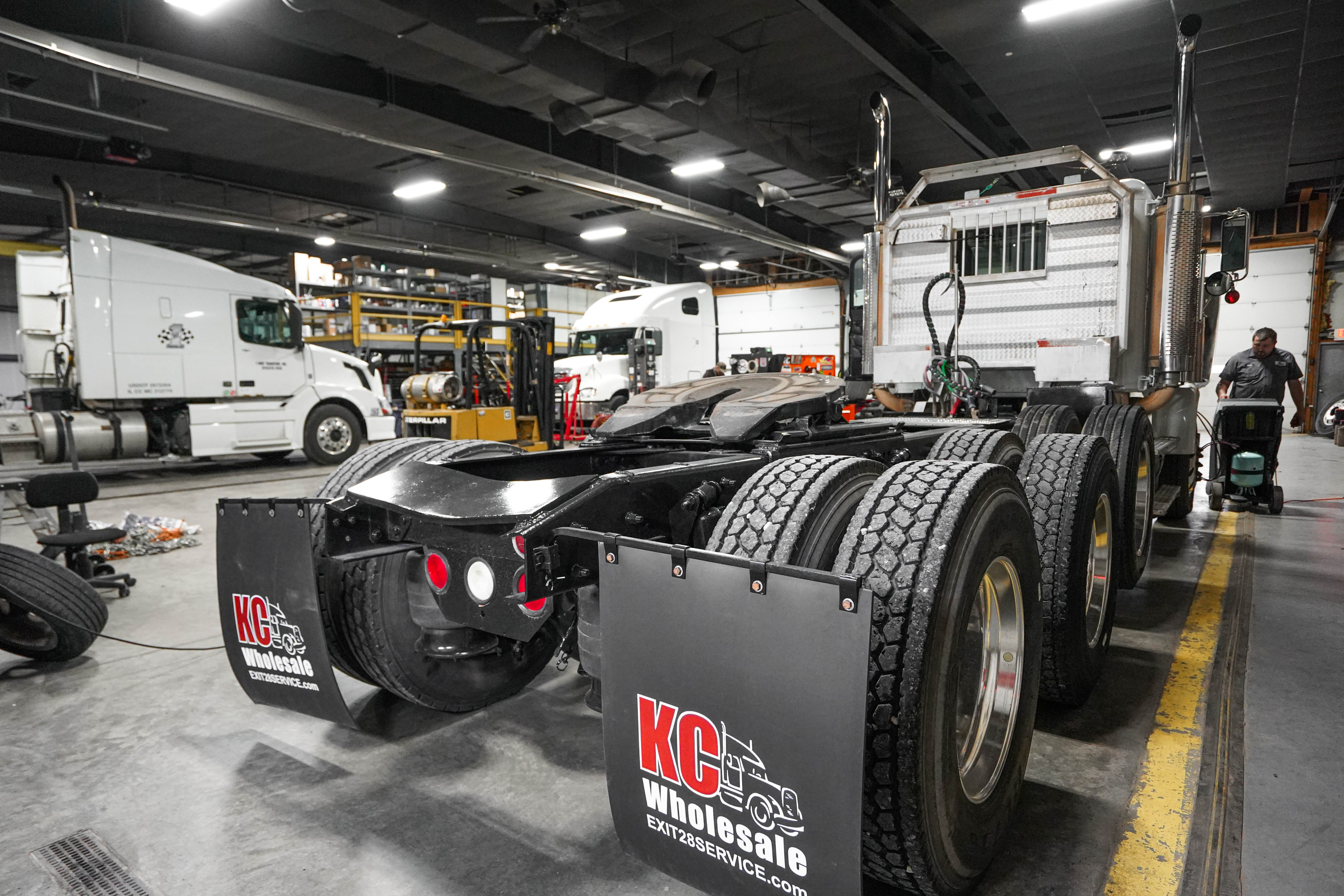 Air brake inspection and repair on heavy trucks and trailers