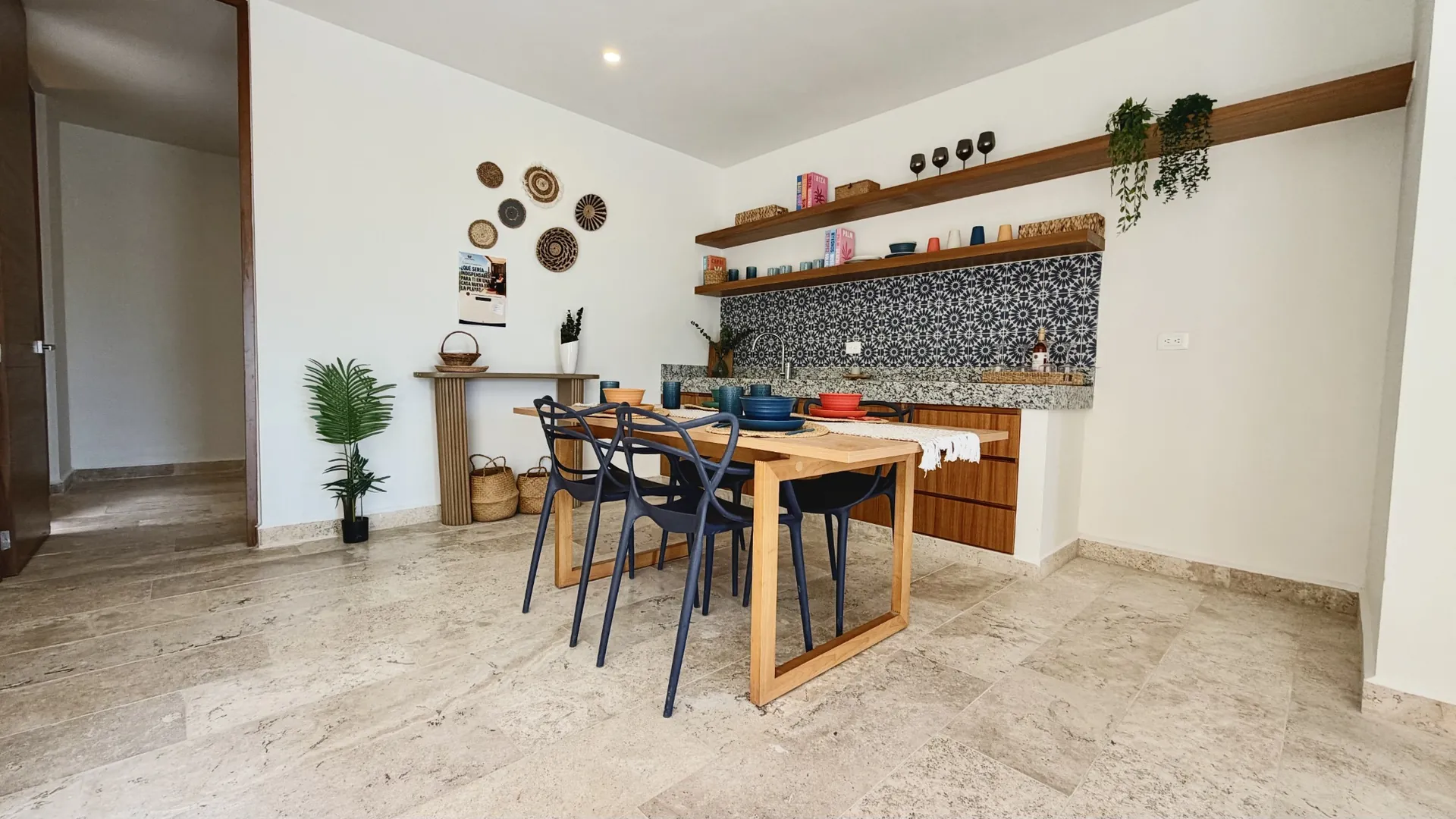 Cocina y comedor del townhouse Costa Arena