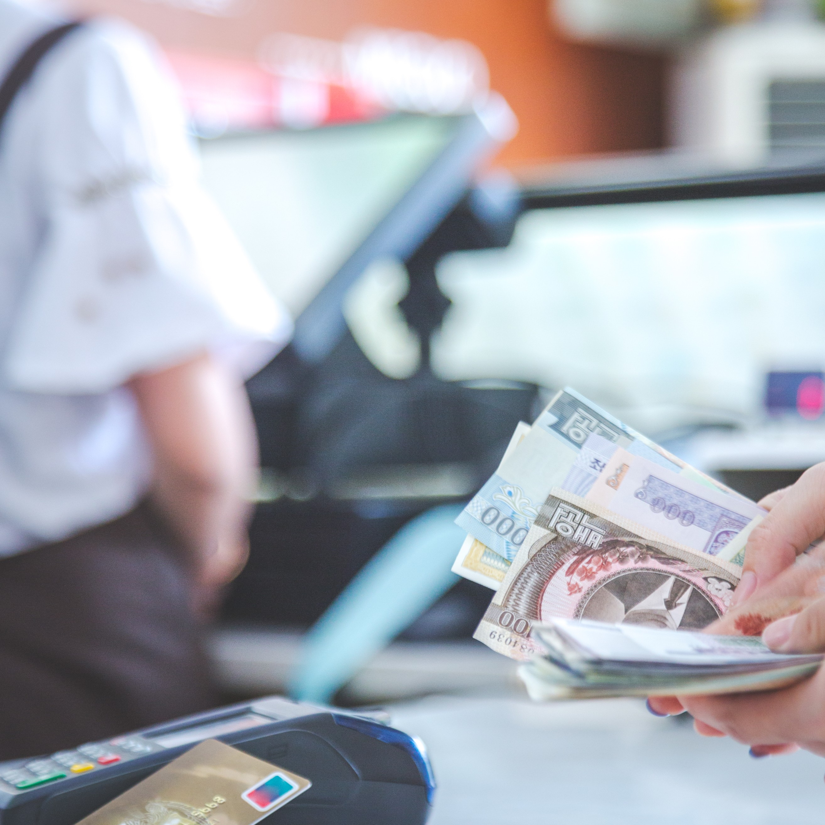 Maintain a Qualifying UAE Bank Deposit of AED 2M or More