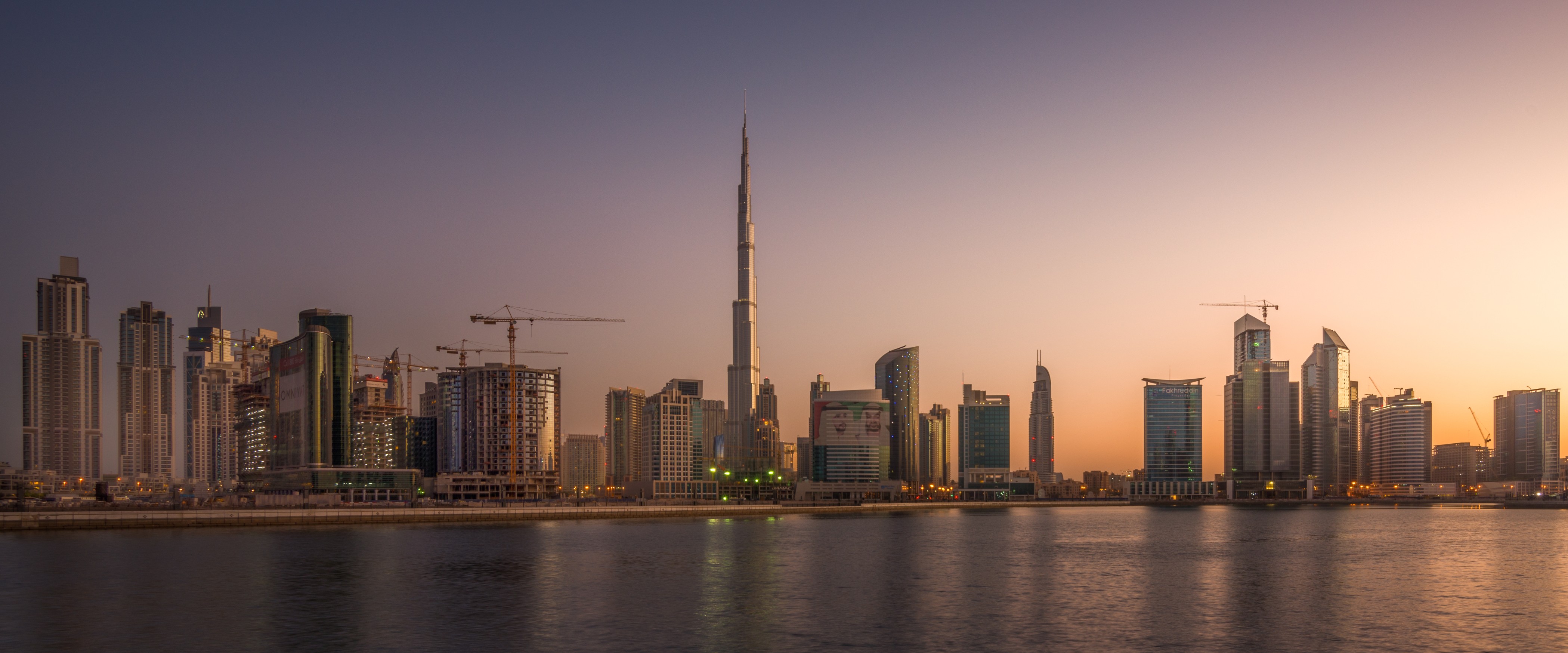 Royal Consultancy Dubai Business Setup Background
