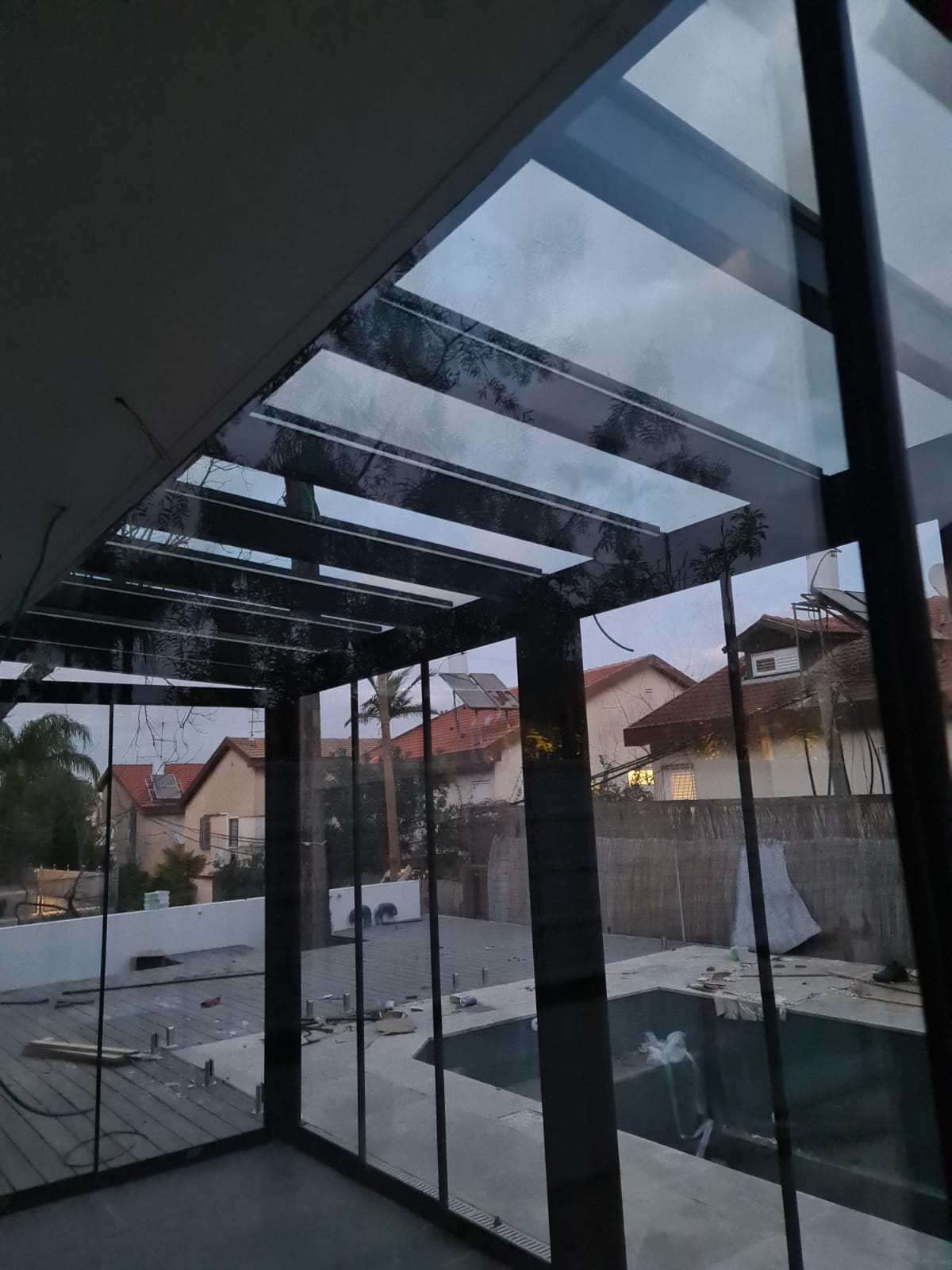פרגולה אלומיניום זכוכית נפתחת חשמלית - תמונה 4