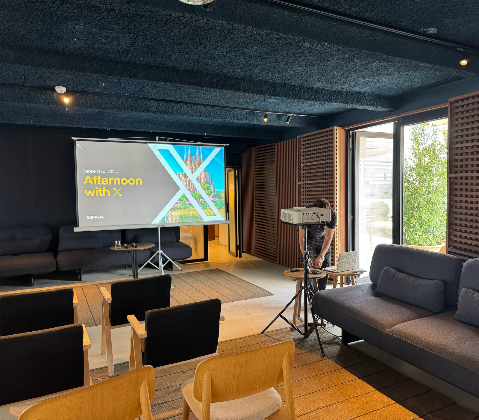 Producción audiovisual para la empresa X realizada por Vaya Plano Producción audiovisual para la empresa X realizada por Vaya Plano